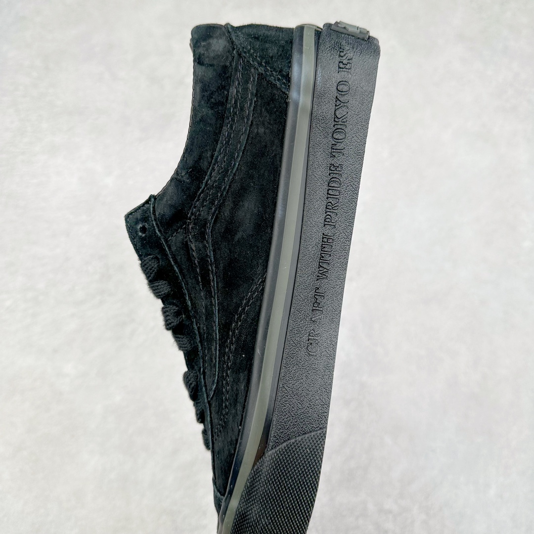 图片[7]-NEIGHBORHOOD® x OTW by Vans OLD联名款 NEIGHBORHOOD® 再度携手 OTW by Vans OLD 发布全新鞋款。OLD SKOOL 36 鞋款为基础，鞋面采用奢华的绒面革面料，鞋头上印有 FILTH 和 FURY 字样，并在在中底侧壁和后鞋跟处分别印有，CRAFT WITH PRIDE TOKYO EST 1994 及 NEIGHBORHOOD CRAFT With PRIDE 字样，整体保持简约高级质感并释出黑色和桦木色调。 尺码：35-44（36.5 38.5 40.5 42.5）-选品中心