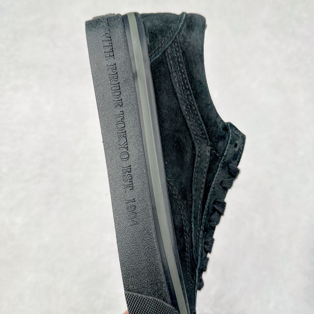 图片[6]-NEIGHBORHOOD® x OTW by Vans OLD联名款 NEIGHBORHOOD® 再度携手 OTW by Vans OLD 发布全新鞋款。OLD SKOOL 36 鞋款为基础，鞋面采用奢华的绒面革面料，鞋头上印有 FILTH 和 FURY 字样，并在在中底侧壁和后鞋跟处分别印有，CRAFT WITH PRIDE TOKYO EST 1994 及 NEIGHBORHOOD CRAFT With PRIDE 字样，整体保持简约高级质感并释出黑色和桦木色调。 尺码：35-44（36.5 38.5 40.5 42.5）-选品中心