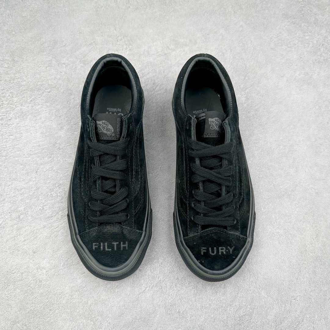 图片[2]-NEIGHBORHOOD® x OTW by Vans OLD联名款 NEIGHBORHOOD® 再度携手 OTW by Vans OLD 发布全新鞋款。OLD SKOOL 36 鞋款为基础，鞋面采用奢华的绒面革面料，鞋头上印有 FILTH 和 FURY 字样，并在在中底侧壁和后鞋跟处分别印有，CRAFT WITH PRIDE TOKYO EST 1994 及 NEIGHBORHOOD CRAFT With PRIDE 字样，整体保持简约高级质感并释出黑色和桦木色调。 尺码：35-44（36.5 38.5 40.5 42.5）-选品中心