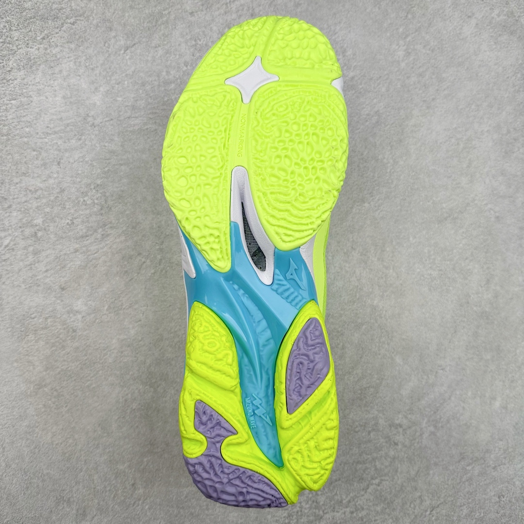 图片[9]-Mizuno Wave Lightning Z8 美津浓舒适百搭减震防滑低帮训练鞋 男女同款 美津浓（Mizuno），是日本美津浓株式会社于1906年创立的运动品牌，经过一个多世纪的不断努力现已成为世界著名的运动器具、服装和鞋类生产商。美津浓力求服务于各类运动项目，并竭力使运动生活更加愉快和振奋。产品种类齐全，覆盖几乎全部主要运动项目，达到30万多个品类。尺码：36 36.5 37.5 38 38.5 39 40 40.5 41 42 42.5 43 44 44.5 45-选品中心