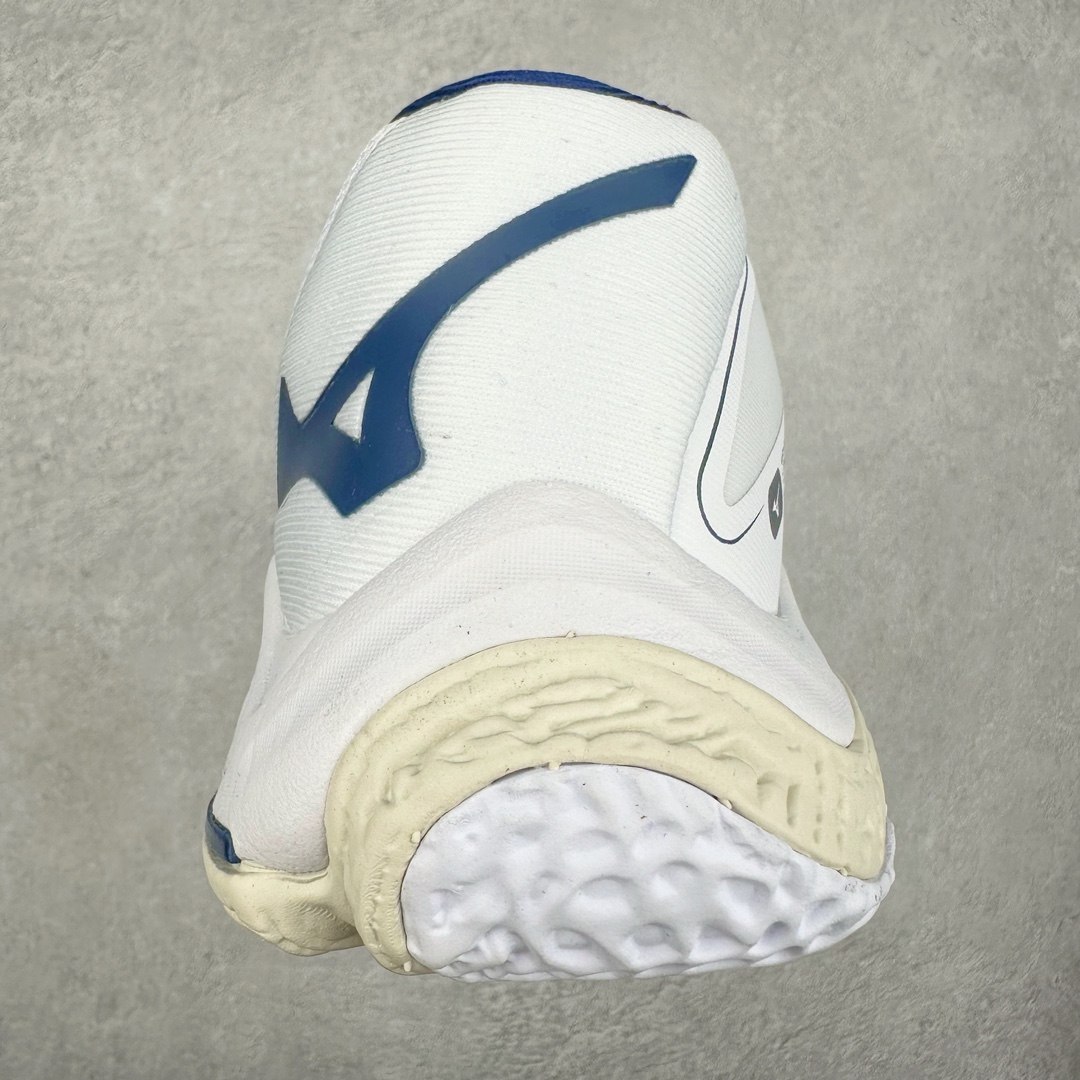 图片[8]-Mizuno Wave Lightning Z8 美津浓舒适百搭减震防滑低帮训练鞋 男女同款 美津浓（Mizuno），是日本美津浓株式会社于1906年创立的运动品牌，经过一个多世纪的不断努力现已成为世界著名的运动器具、服装和鞋类生产商。美津浓力求服务于各类运动项目，并竭力使运动生活更加愉快和振奋。产品种类齐全，覆盖几乎全部主要运动项目，达到30万多个品类。尺码：36 36.5 37.5 38 38.5 39 40 40.5 41 42 42.5 43 44 44.5 45-选品中心