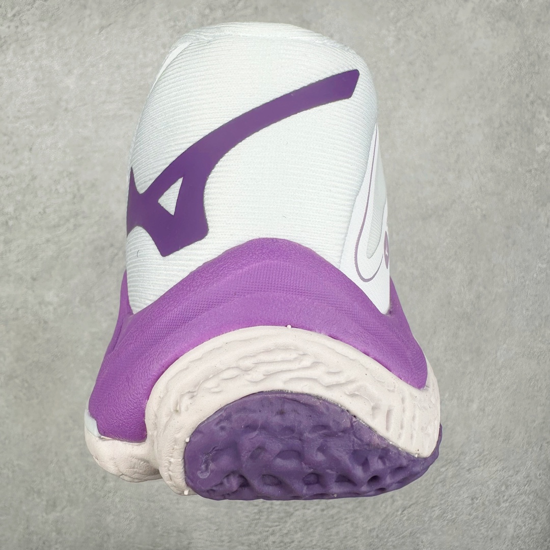 图片[8]-Mizuno Wave Lightning Z8 美津浓舒适百搭减震防滑低帮训练鞋 男女同款 美津浓（Mizuno），是日本美津浓株式会社于1906年创立的运动品牌，经过一个多世纪的不断努力现已成为世界著名的运动器具、服装和鞋类生产商。美津浓力求服务于各类运动项目，并竭力使运动生活更加愉快和振奋。产品种类齐全，覆盖几乎全部主要运动项目，达到30万多个品类。尺码：36 36.5 37.5 38 38.5 39 40 40.5 41 42 42.5 43 44 44.5 45-选品中心