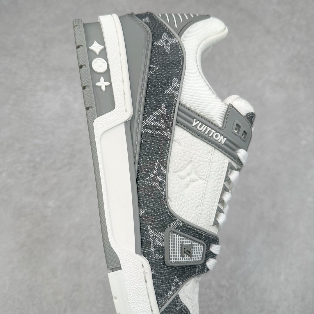 图片[6]-＃K1 Louis Vuitton Trainer lv时装走秀运动鞋 完美鞋型超高的清洁度 零毛边线头瑕疵 全套原楦原纸版原鞋开模 全网最具灵魂的版型 正确原装黄色鞋盒 正确中底印花 鞋面印花3D高频深度立体 全鞋电脑针车 紧密相连 针距密度一致 环保乳胶注塑鞋垫 厚度脚感还原原版 皮面裁剪部位 统一油边封口工艺 原装橡胶大底含胶量大底组合零偏差 专柜全套包装 防尘袋 说明书 质保卡 男女鞋 尺码：35 36 37 38 39 40 41 42 43 44 45-选品中心