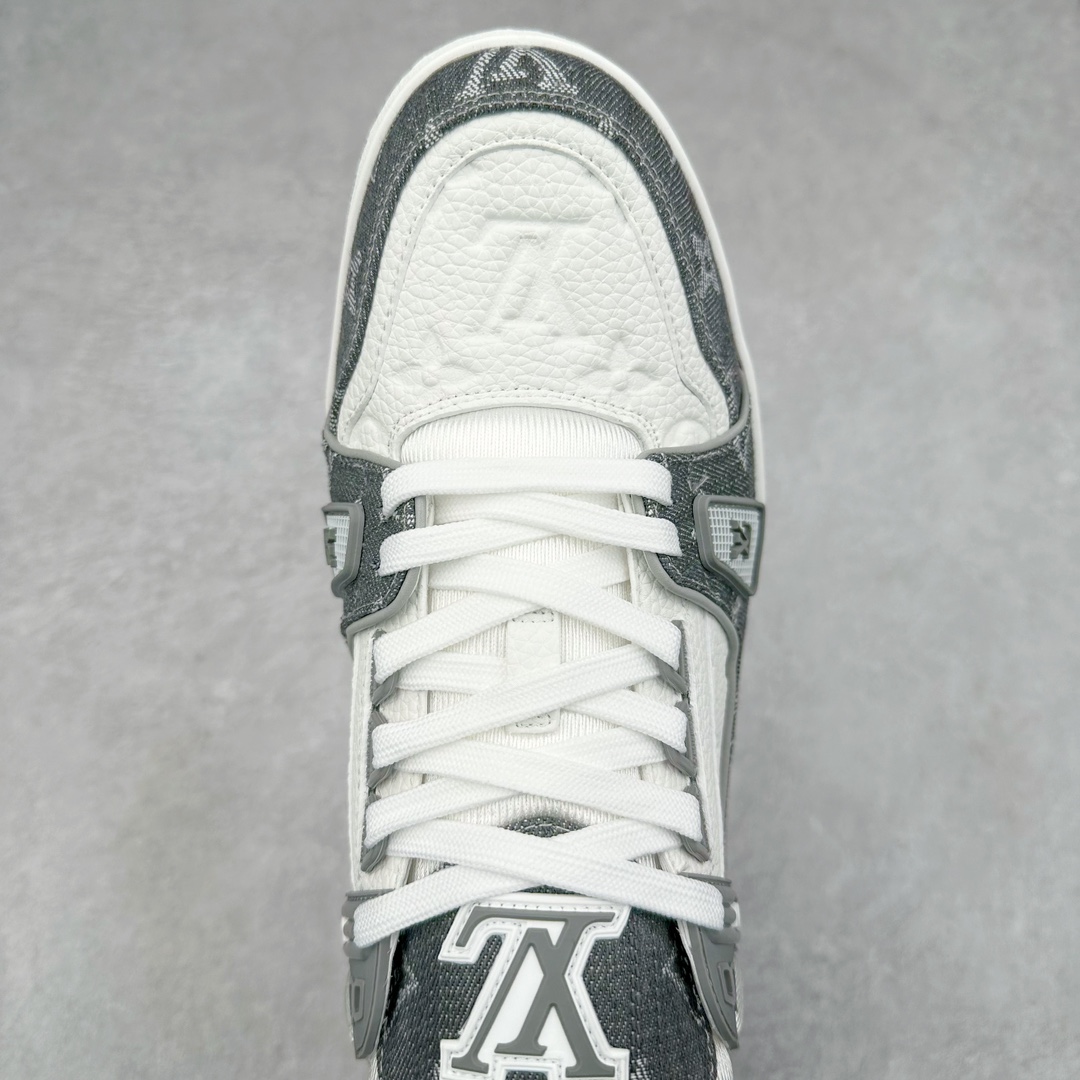 图片[4]-＃K1 Louis Vuitton Trainer lv时装走秀运动鞋 完美鞋型超高的清洁度 零毛边线头瑕疵 全套原楦原纸版原鞋开模 全网最具灵魂的版型 正确原装黄色鞋盒 正确中底印花 鞋面印花3D高频深度立体 全鞋电脑针车 紧密相连 针距密度一致 环保乳胶注塑鞋垫 厚度脚感还原原版 皮面裁剪部位 统一油边封口工艺 原装橡胶大底含胶量大底组合零偏差 专柜全套包装 防尘袋 说明书 质保卡 男女鞋 尺码：35 36 37 38 39 40 41 42 43 44 45-选品中心