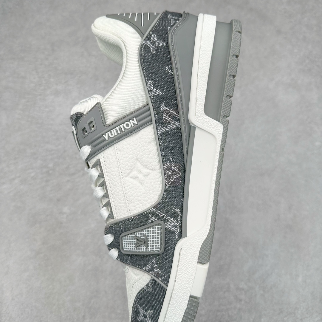 图片[7]-＃K1 Louis Vuitton Trainer lv时装走秀运动鞋 完美鞋型超高的清洁度 零毛边线头瑕疵 全套原楦原纸版原鞋开模 全网最具灵魂的版型 正确原装黄色鞋盒 正确中底印花 鞋面印花3D高频深度立体 全鞋电脑针车 紧密相连 针距密度一致 环保乳胶注塑鞋垫 厚度脚感还原原版 皮面裁剪部位 统一油边封口工艺 原装橡胶大底含胶量大底组合零偏差 专柜全套包装 防尘袋 说明书 质保卡 男女鞋 尺码：35 36 37 38 39 40 41 42 43 44 45-选品中心