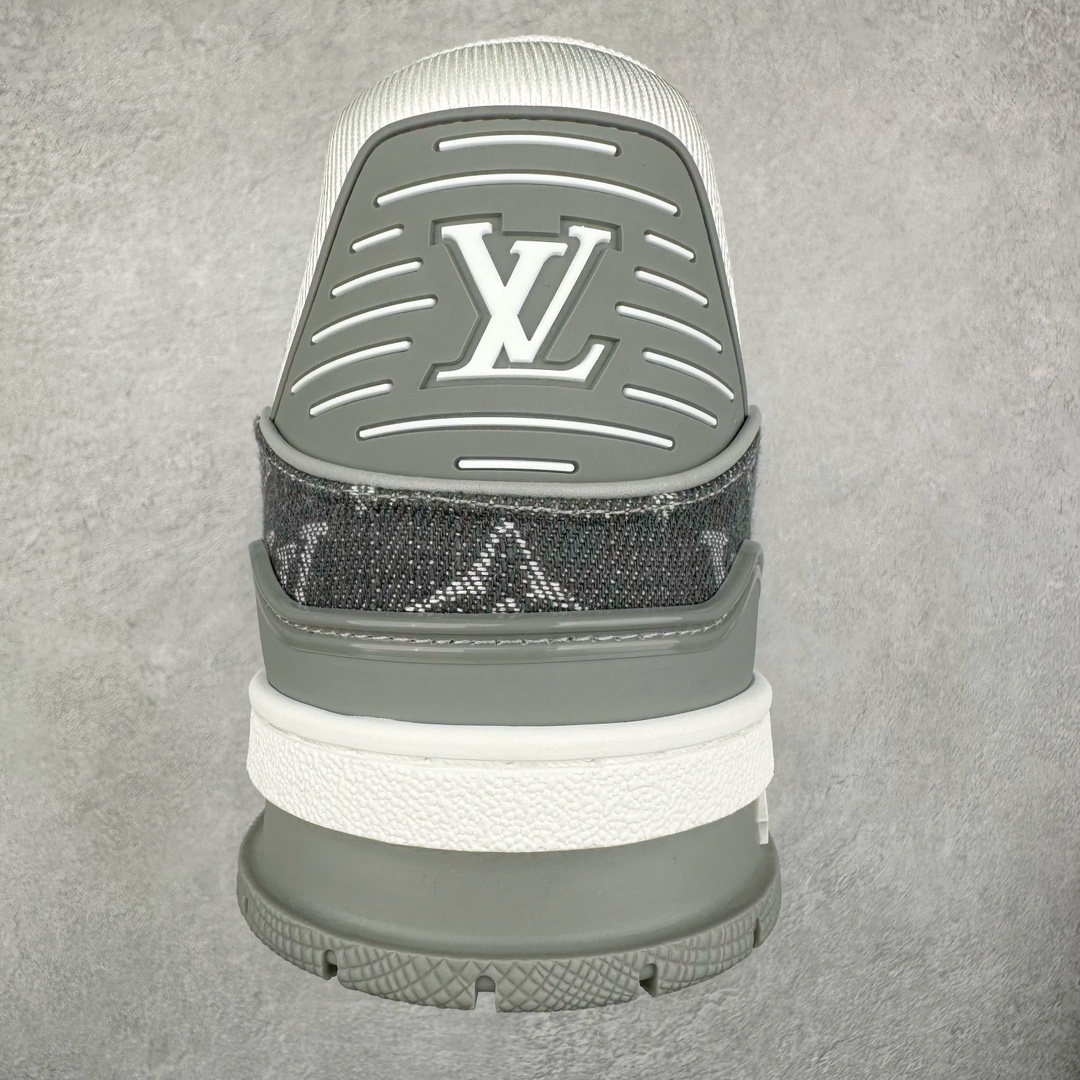 图片[8]-＃K1 Louis Vuitton Trainer lv时装走秀运动鞋 完美鞋型超高的清洁度 零毛边线头瑕疵 全套原楦原纸版原鞋开模 全网最具灵魂的版型 正确原装黄色鞋盒 正确中底印花 鞋面印花3D高频深度立体 全鞋电脑针车 紧密相连 针距密度一致 环保乳胶注塑鞋垫 厚度脚感还原原版 皮面裁剪部位 统一油边封口工艺 原装橡胶大底含胶量大底组合零偏差 专柜全套包装 防尘袋 说明书 质保卡 男女鞋 尺码：35 36 37 38 39 40 41 42 43 44 45-选品中心