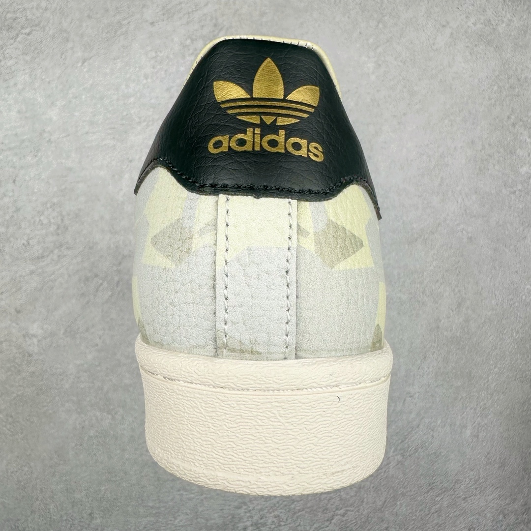 图片[8]-AD Originals Superstar 经典复古贝壳头板鞋 FY6014 诞生于1969年 是第一双将全皮面鞋 身与橡胶鞋头结合在一起的低帮篮球鞋 Superstar最开始 是作为高帮篮球鞋Pro Model的低帮版本而出现的 但因为其独特和醒目的橡胶鞋头造型而让大家熟知 被大家形象地称为\\\”shelltoe\\\”贝壳头 在70年代的美国职业篮球场上 接近3/4的NBA球员都将这双Superstar作为场上用鞋 80年代之后 经过不断的改良和发展 Superstar逐渐成为横跨时装、音乐、街头文化、休闲和运动等各大领域的时尚潮鞋 尺码：36 36.5 37 38 38.5 39 40 40.5 41 42 42.5 43 44 44.5 45-选品中心