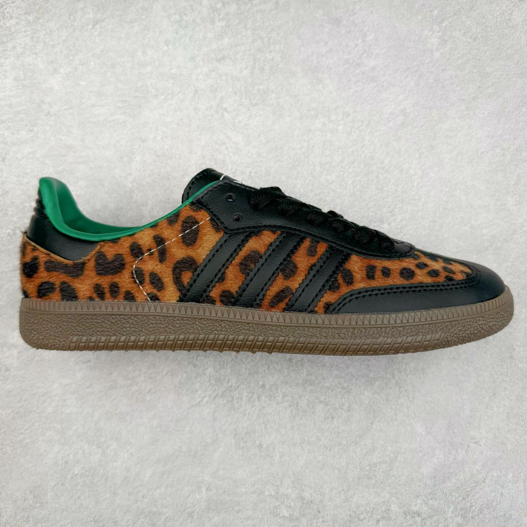 AD Original Samba OG 复古经典轻便板鞋 JI2734 这款桑巴鞋展示了高质量的工艺 带有装饰的超锁缝制和无缝的手感 柔软、柔软的皮革造型和标志性的3条纹完成了精致的外观 正规合身鞋带 鞋面上有绒面鞋垫 橡胶鞋底 享受正畸套筒软感 自50年代首次亮相以来就一直在赢得粉丝的青睐 尺码：36 36.5 37.5 38 38.5 39 40 40.5 41 42 42.5 43 44 44.5 45-选品中心