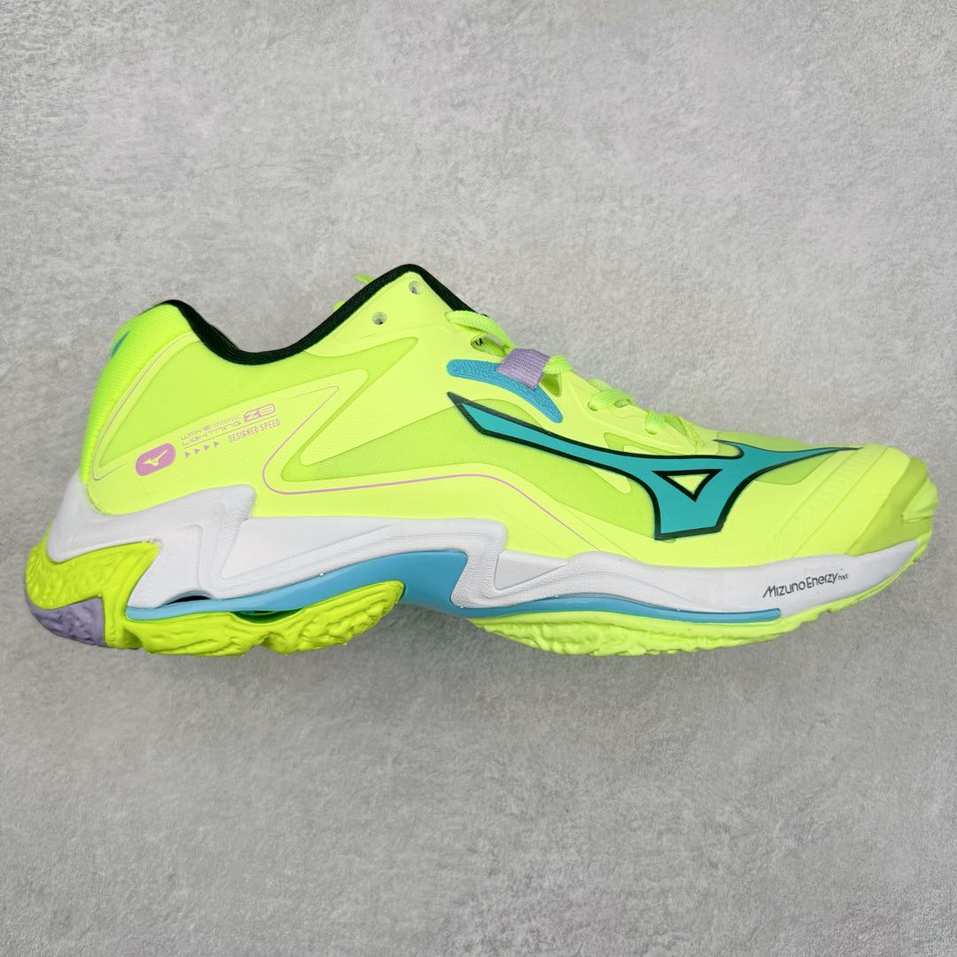 Mizuno Wave Lightning Z8 美津浓舒适百搭减震防滑低帮训练鞋 男女同款 美津浓（Mizuno），是日本美津浓株式会社于1906年创立的运动品牌，经过一个多世纪的不断努力现已成为世界著名的运动器具、服装和鞋类生产商。美津浓力求服务于各类运动项目，并竭力使运动生活更加愉快和振奋。产品种类齐全，覆盖几乎全部主要运动项目，达到30万多个品类。尺码：36 36.5 37.5 38 38.5 39 40 40.5 41 42 42.5 43 44 44.5 45-选品中心