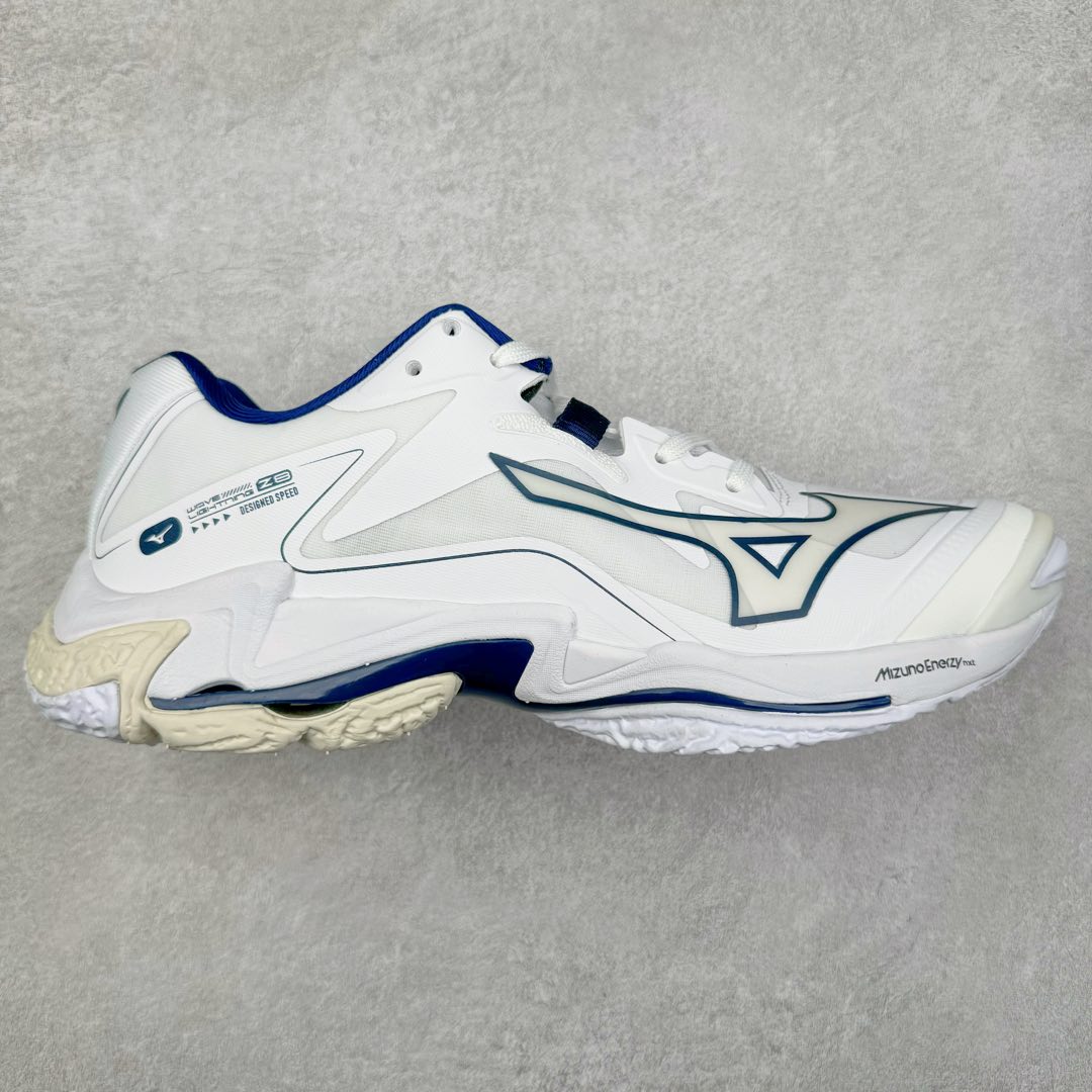 Mizuno Wave Lightning Z8 美津浓舒适百搭减震防滑低帮训练鞋 男女同款 美津浓（Mizuno），是日本美津浓株式会社于1906年创立的运动品牌，经过一个多世纪的不断努力现已成为世界著名的运动器具、服装和鞋类生产商。美津浓力求服务于各类运动项目，并竭力使运动生活更加愉快和振奋。产品种类齐全，覆盖几乎全部主要运动项目，达到30万多个品类。尺码：36 36.5 37.5 38 38.5 39 40 40.5 41 42 42.5 43 44 44.5 45-选品中心