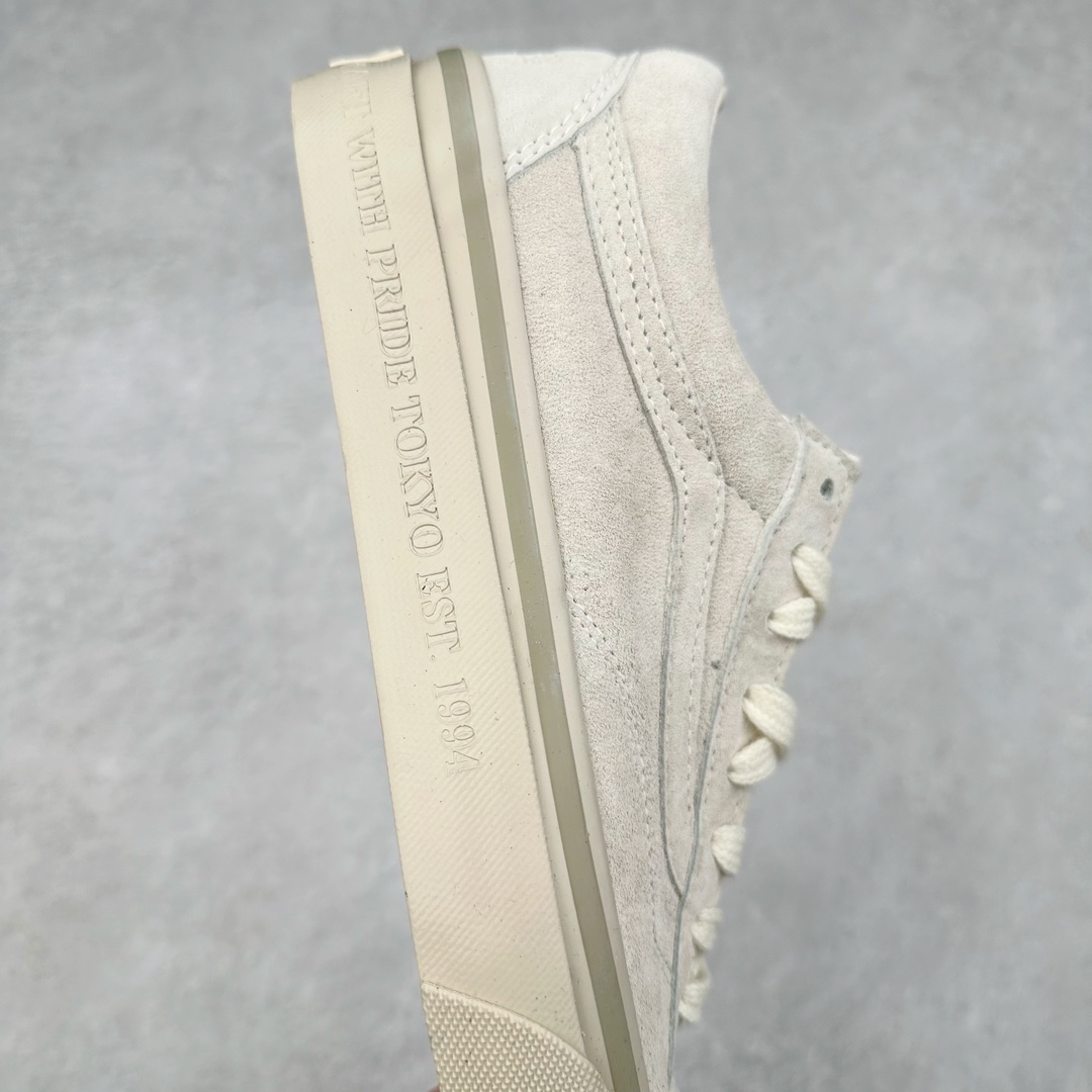 图片[6]-NEIGHBORHOOD® x OTW by Vans OLD联名款 NEIGHBORHOOD® 再度携手 OTW by Vans OLD 发布全新鞋款。OLD SKOOL 36 鞋款为基础，鞋面采用奢华的绒面革面料，鞋头上印有 FILTH 和 FURY 字样，并在在中底侧壁和后鞋跟处分别印有，CRAFT WITH PRIDE TOKYO EST 1994 及 NEIGHBORHOOD CRAFT With PRIDE 字样，整体保持简约高级质感并释出黑色和桦木色调。 尺码：35-44（36.5 38.5 40.5 42.5）-选品中心