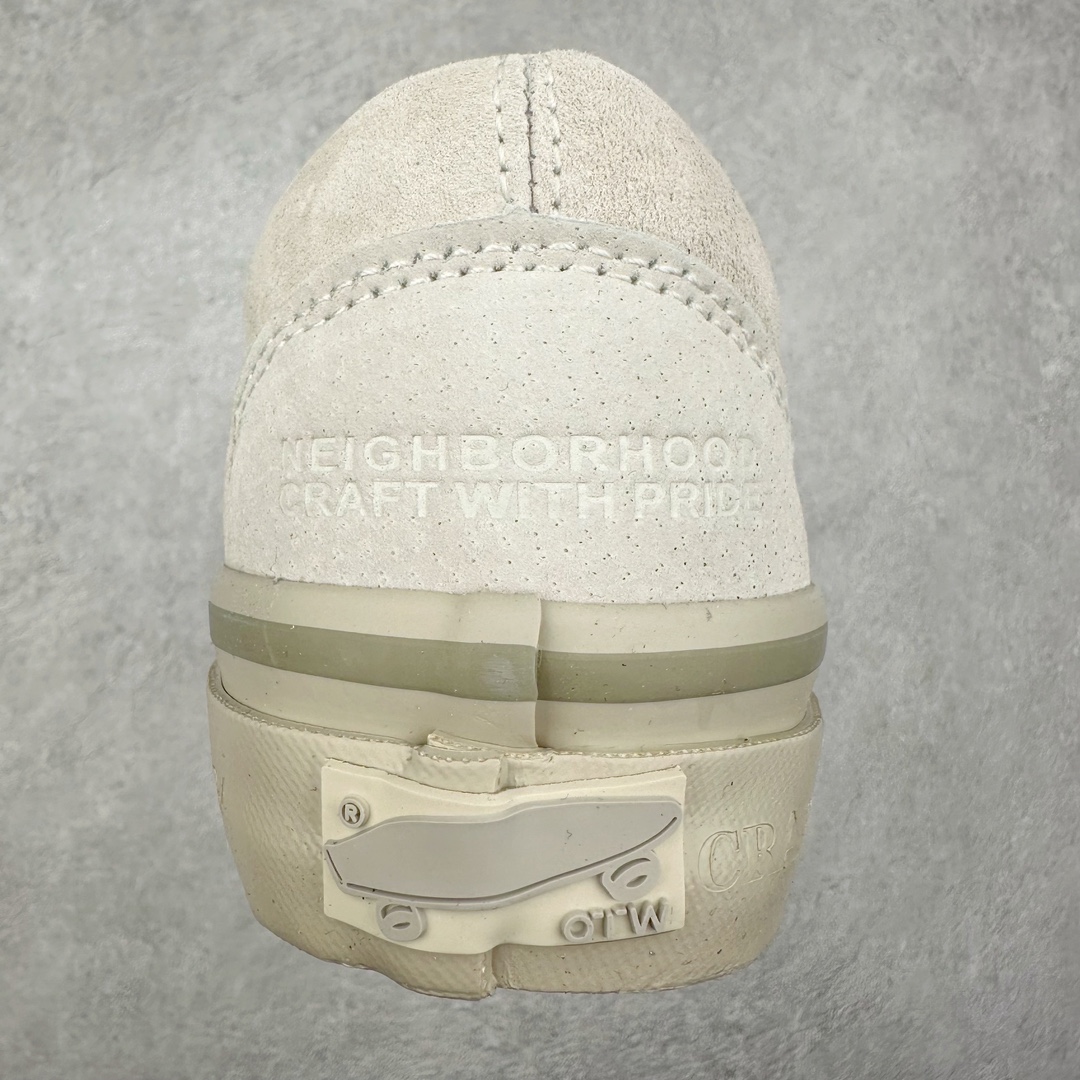 图片[8]-NEIGHBORHOOD® x OTW by Vans OLD联名款 NEIGHBORHOOD® 再度携手 OTW by Vans OLD 发布全新鞋款。OLD SKOOL 36 鞋款为基础，鞋面采用奢华的绒面革面料，鞋头上印有 FILTH 和 FURY 字样，并在在中底侧壁和后鞋跟处分别印有，CRAFT WITH PRIDE TOKYO EST 1994 及 NEIGHBORHOOD CRAFT With PRIDE 字样，整体保持简约高级质感并释出黑色和桦木色调。 尺码：35-44（36.5 38.5 40.5 42.5）-选品中心