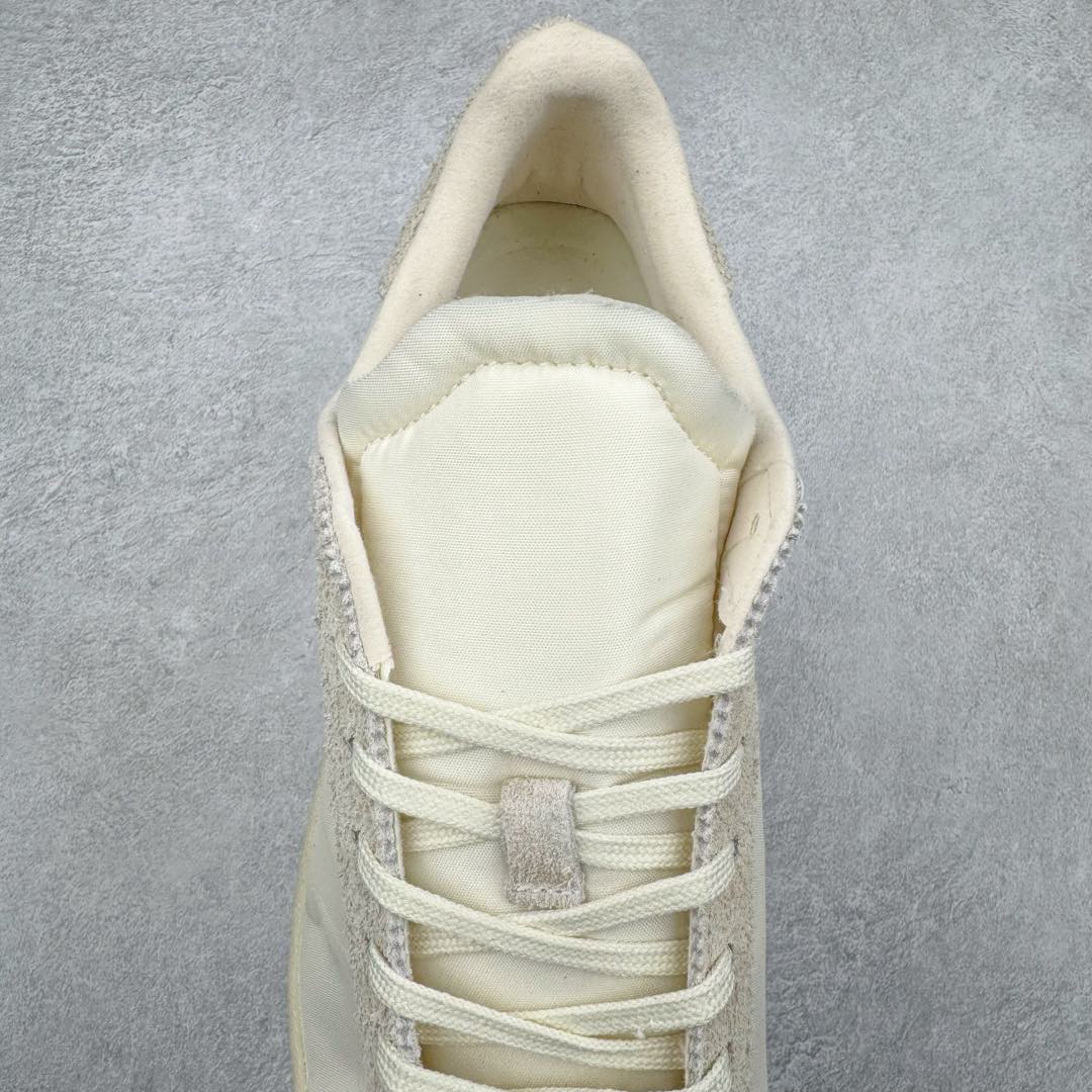 图片[5]-AD Originals Superstar 经典复古贝壳头板鞋 FX8116 诞生于1969年 是第一双将全皮面鞋 身与橡胶鞋头结合在一起的低帮篮球鞋 Superstar最开始 是作为高帮篮球鞋Pro Model的低帮版本而出现的 但因为其独特和醒目的橡胶鞋头造型而让大家熟知 被大家形象地称为\\\”shelltoe\\\”贝壳头 在70年代的美国职业篮球场上 接近3/4的NBA球员都将这双Superstar作为场上用鞋 80年代之后 经过不断的改良和发展 Superstar逐渐成为横跨时装、音乐、街头文化、休闲和运动等各大领域的时尚潮鞋 尺码：36 36.5 37 38 38.5 39 40 40.5 41 42 42.5 43 44 44.5 45-选品中心