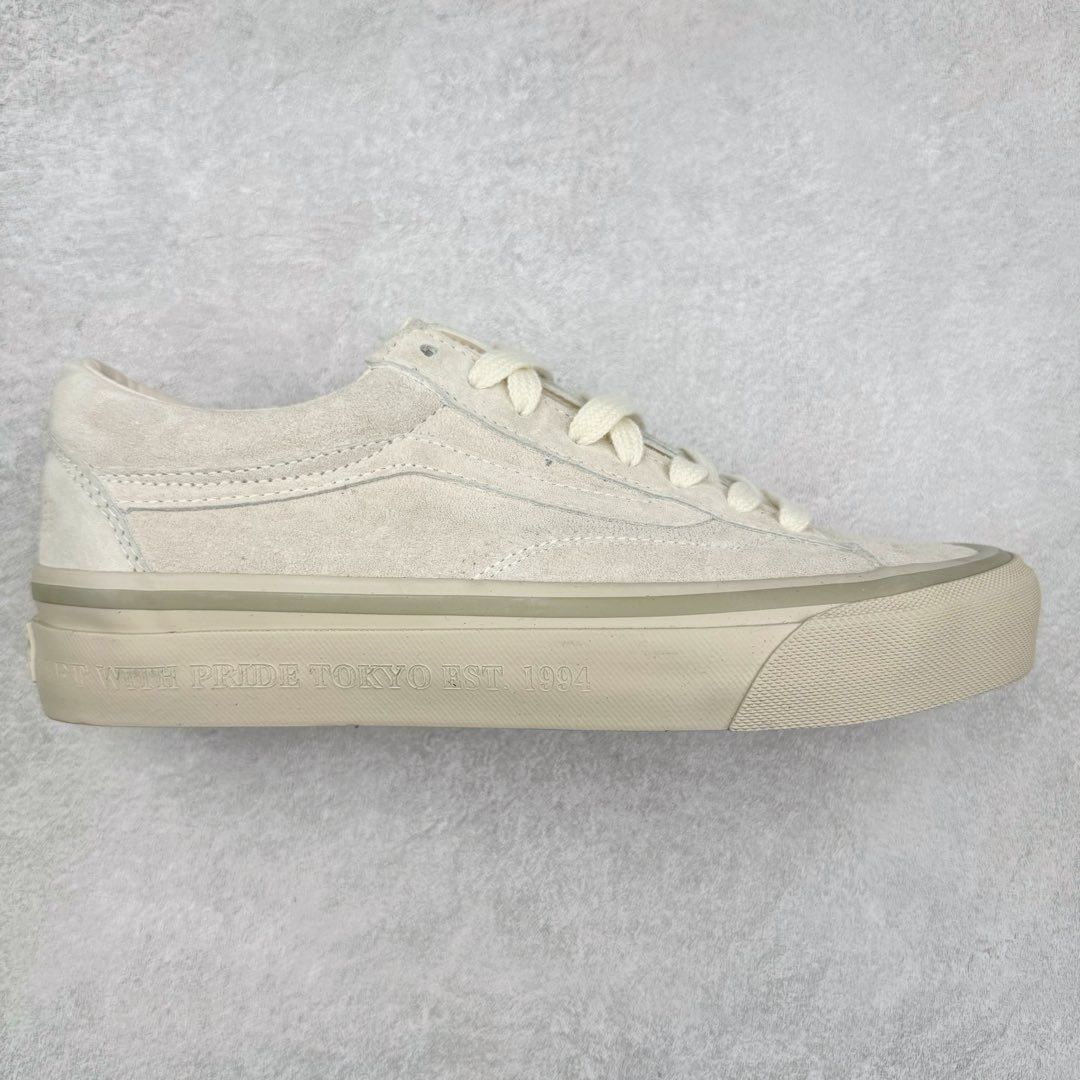 NEIGHBORHOOD® x OTW by Vans OLD联名款 NEIGHBORHOOD® 再度携手 OTW by Vans OLD 发布全新鞋款。OLD SKOOL 36 鞋款为基础，鞋面采用奢华的绒面革面料，鞋头上印有 FILTH 和 FURY 字样，并在在中底侧壁和后鞋跟处分别印有，CRAFT WITH PRIDE TOKYO EST 1994 及 NEIGHBORHOOD CRAFT With PRIDE 字样，整体保持简约高级质感并释出黑色和桦木色调。 尺码：35-44（36.5 38.5 40.5 42.5）-选品中心