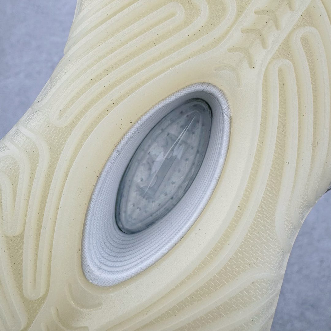 图片[20]-＃灭世/Max NK LeBron James 詹姆斯21代签名实战篮球鞋 FV2346-001 采用覆层翻滚的皮革鞋面 上面覆盖着柔和的色调 柔和的薰衣草色调沿着椭圆形鞋带和鞋舌结构得到进一步使用 而引人注目的“Melon Tint”对比放大了球状轮廓的斜线、鞋舌标签标志和最中间的蕾丝环 尺码：39 40 40.5 41 42 42.5 43 44 44.5 45 46 47.5-选品中心