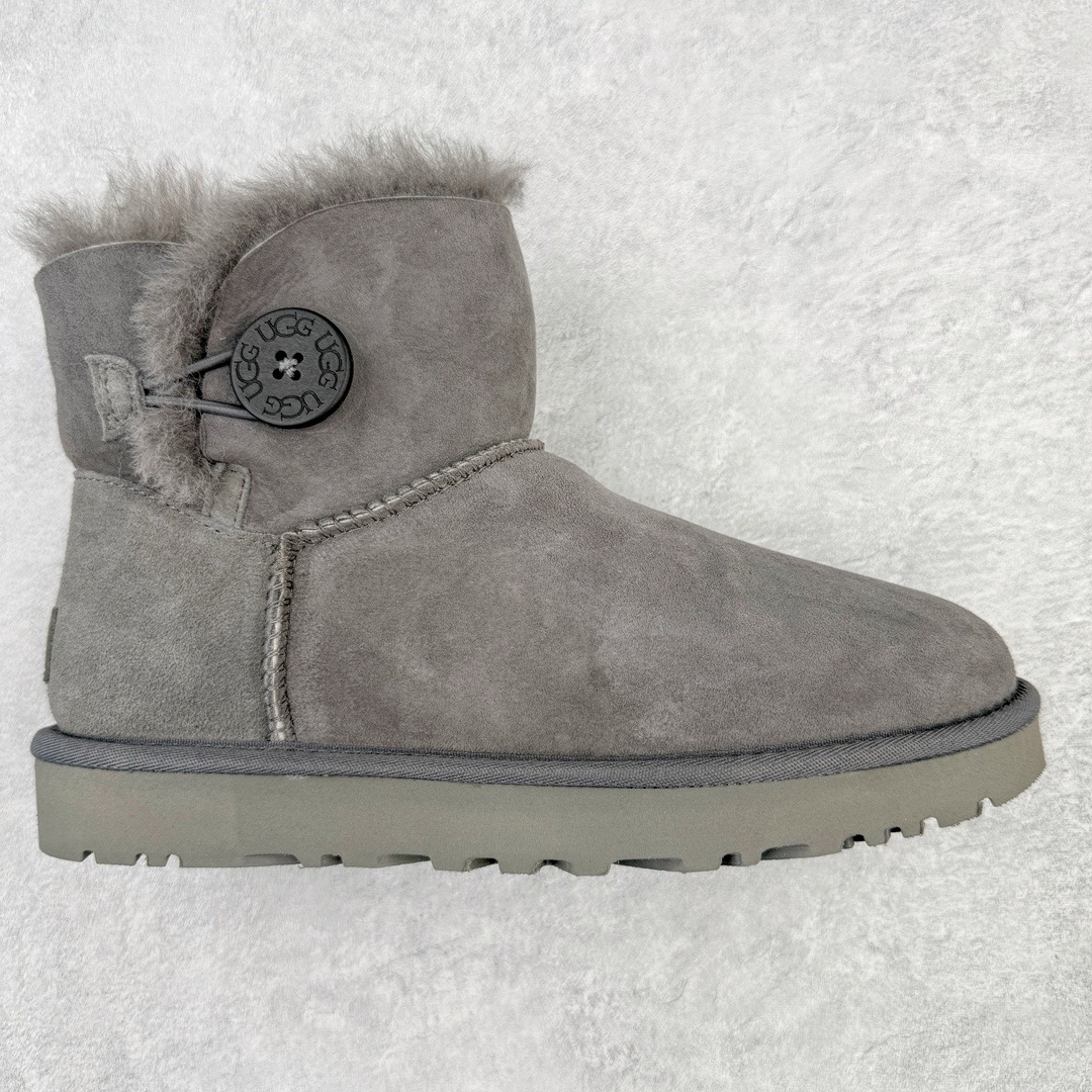 ＃桑坡UGG盲盒福利 UGG 经典秋冬羊皮毛一体雪地靴 白菜价亏本清仓套现转新款 机不可失 好好把握 随机一双 只选尺码 商品款式均为上架顶级款式 保证稳赚不赔 无通货 无烂货 会有轻微瑕疵的情况 友情提醒 买到是亏还是赚 每个人定义不同福袋闷包理论上和赌博心理相同玩的就是惊喜 玩的就是心跳活动商品无严重质量问题不退换 桑坡大厂直供 隆丰A级澳洲进口羊皮毛一体 完全遵循ZP工艺流程 代工厂原厂版师 秉承无原鞋不开发选择 注重每一处细节 市面最正版型 TREADLITE\\\”轻翼\\\”科技外底 轻便/耐用/柔韧/桩型 翻毛皮鞋面 细腻亲肤再生聚酯纤维滚边 舒适易打理 保暖性佳 UGG plush™ 里衬和内底 茸软亲肤 舒适暖足 经典鞋型搭配轻盈厚底 稳稳拿捏秋冬出街时髦造型 Treadlite by UGG 轻翼大底 轻盈缓震 为双足减负 舒适轻便 助你轻松畅玩整天 尺码：35 36 37 38 39 40-选品中心