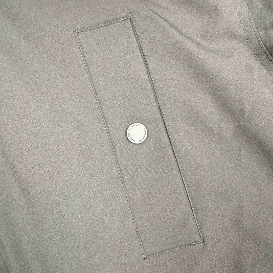 图片[11]-＃暖冬福利 MLB 基础徽标系列纽约洋基队字母Logo徽标嘻哈街头风毛领连帽羽绒服 2023S专柜同步发售MLB爆款（毛领可拆卸）现货重磅大牛货! 经典出韩国款，保暖性好，不挑身材， 胸前独有的刺绣技法呈现经典LOGO；胸前logo，足够重工刺绣是客供的，需要单独定制，然后一个一个刺绣在衣服上，非常厚实。360度都有立体饱满的感觉！！ 客供防水尼龙面料，增加耐磨程度，还有防水功能。遇到突发雨雪天气，也不用担心会淋湿包内物品，大大的一件超有安全感~ 这种穿着就是放心，可以随便折腾。保暖出众 并且设有防钻绒内衬 严密包裹羽绒，有效防止钻绒跑毛 此款采用进口面料、MLB是潮牌的不二选择，此款设计不失潮流还户外百搭。尺码：XS S M L XL XXL-选品中心