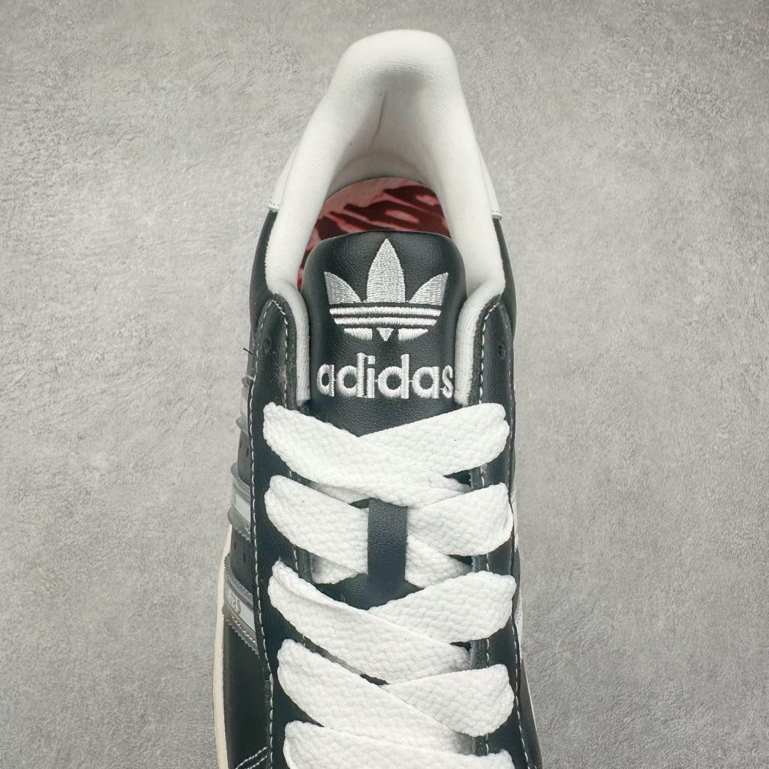 图片[5]-AD Originals Superstar 经典复古贝壳头板鞋 IH1313 诞生于1969年 是第一双将全皮面鞋 身与橡胶鞋头结合在一起的低帮篮球鞋 Superstar最开始 是作为高帮篮球鞋Pro Model的低帮版本而出现的 但因为其独特和醒目的橡胶鞋头造型而让大家熟知 被大家形象地称为\\\”shelltoe\\\”贝壳头 在70年代的美国职业篮球场上 接近3/4的NBA球员都将这双Superstar作为场上用鞋 80年代之后 经过不断的改良和发展 Superstar逐渐成为横跨时装、音乐、街头文化、休闲和运动等各大领域的时尚潮鞋 尺码：36 36.5 37 38 38.5 39 40 40.5 41 42 42.5 43 44 44.5 45-选品中心