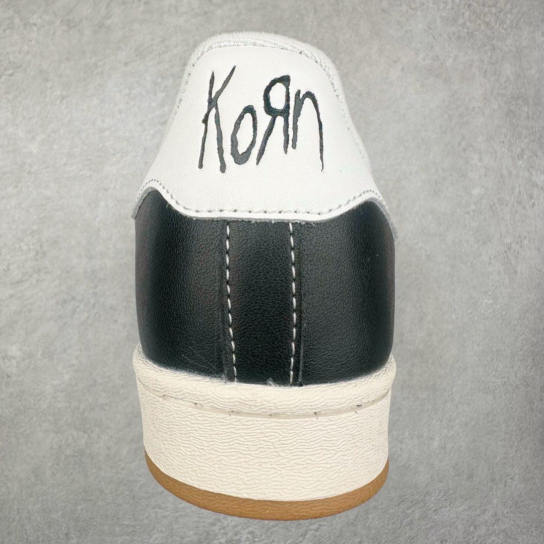 图片[8]-AD Originals Superstar 经典复古贝壳头板鞋 IH1313 诞生于1969年 是第一双将全皮面鞋 身与橡胶鞋头结合在一起的低帮篮球鞋 Superstar最开始 是作为高帮篮球鞋Pro Model的低帮版本而出现的 但因为其独特和醒目的橡胶鞋头造型而让大家熟知 被大家形象地称为\\\”shelltoe\\\”贝壳头 在70年代的美国职业篮球场上 接近3/4的NBA球员都将这双Superstar作为场上用鞋 80年代之后 经过不断的改良和发展 Superstar逐渐成为横跨时装、音乐、街头文化、休闲和运动等各大领域的时尚潮鞋 尺码：36 36.5 37 38 38.5 39 40 40.5 41 42 42.5 43 44 44.5 45-选品中心