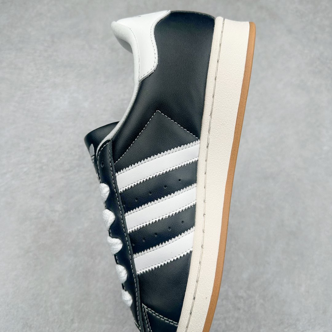 图片[7]-AD Originals Superstar 经典复古贝壳头板鞋 IH1313 诞生于1969年 是第一双将全皮面鞋 身与橡胶鞋头结合在一起的低帮篮球鞋 Superstar最开始 是作为高帮篮球鞋Pro Model的低帮版本而出现的 但因为其独特和醒目的橡胶鞋头造型而让大家熟知 被大家形象地称为\\\”shelltoe\\\”贝壳头 在70年代的美国职业篮球场上 接近3/4的NBA球员都将这双Superstar作为场上用鞋 80年代之后 经过不断的改良和发展 Superstar逐渐成为横跨时装、音乐、街头文化、休闲和运动等各大领域的时尚潮鞋 尺码：36 36.5 37 38 38.5 39 40 40.5 41 42 42.5 43 44 44.5 45-选品中心