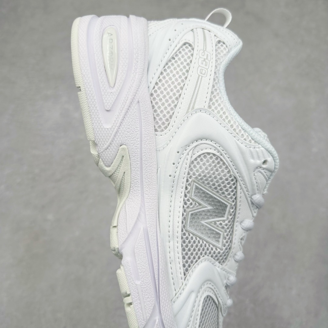 图片[6]-New Balance NB530 新百伦复古透气跑步鞋 抛弃过往以皮革为主的人气轮廓 以极具复古风范的跑鞋外观呈现 设计上全鞋以简约清爽的纯白色作基底 鞋身覆盖大面积织物网眼材质 并于鞋头、鞋带孔眼片等细节处点缀对比鲜明的反光银镀层凸显 鞋舌、侧身等位置则辅以一贯的「N」字标志和品牌徽标彰显身份 最后通过搭载的 ABZORB 缓震中底完善整体造型 尺码：36 37 37.5 38 38.5 39 40 40.5 41 42 42.5 43 44 45-选品中心
