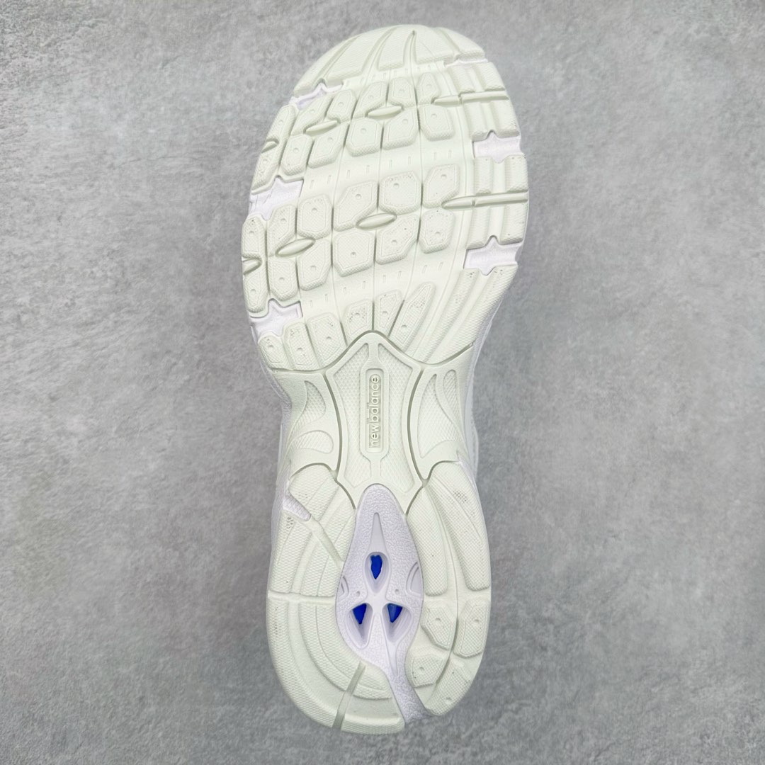 图片[9]-New Balance NB530 新百伦复古透气跑步鞋 抛弃过往以皮革为主的人气轮廓 以极具复古风范的跑鞋外观呈现 设计上全鞋以简约清爽的纯白色作基底 鞋身覆盖大面积织物网眼材质 并于鞋头、鞋带孔眼片等细节处点缀对比鲜明的反光银镀层凸显 鞋舌、侧身等位置则辅以一贯的「N」字标志和品牌徽标彰显身份 最后通过搭载的 ABZORB 缓震中底完善整体造型 尺码：36 37 37.5 38 38.5 39 40 40.5 41 42 42.5 43 44 45-选品中心