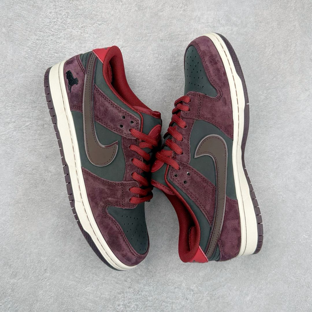 图片[3]-＃K1 Riot Skateshop x NK SB Dunk Low 联名棕红波尔多 FZ1289-200 全新支线性价比拉满 迎合行情定价 正确头层皮料 细节均购入原鞋校对开发 全套原纸板楦头加持 细节品控鞋型稳定 独家私模官方最新原厂磨具打造大底 鞋头坡度极致还原 原盒原配 玻璃冲刀 超高清洁度 全鞋零毛边皮料切割 正确中底布背胶中底布拉帮走线 尺码：36 36.5 37.5 38 38.5 39 40 40.5 41 42 42.5 43 44 44.5 45 46-选品中心