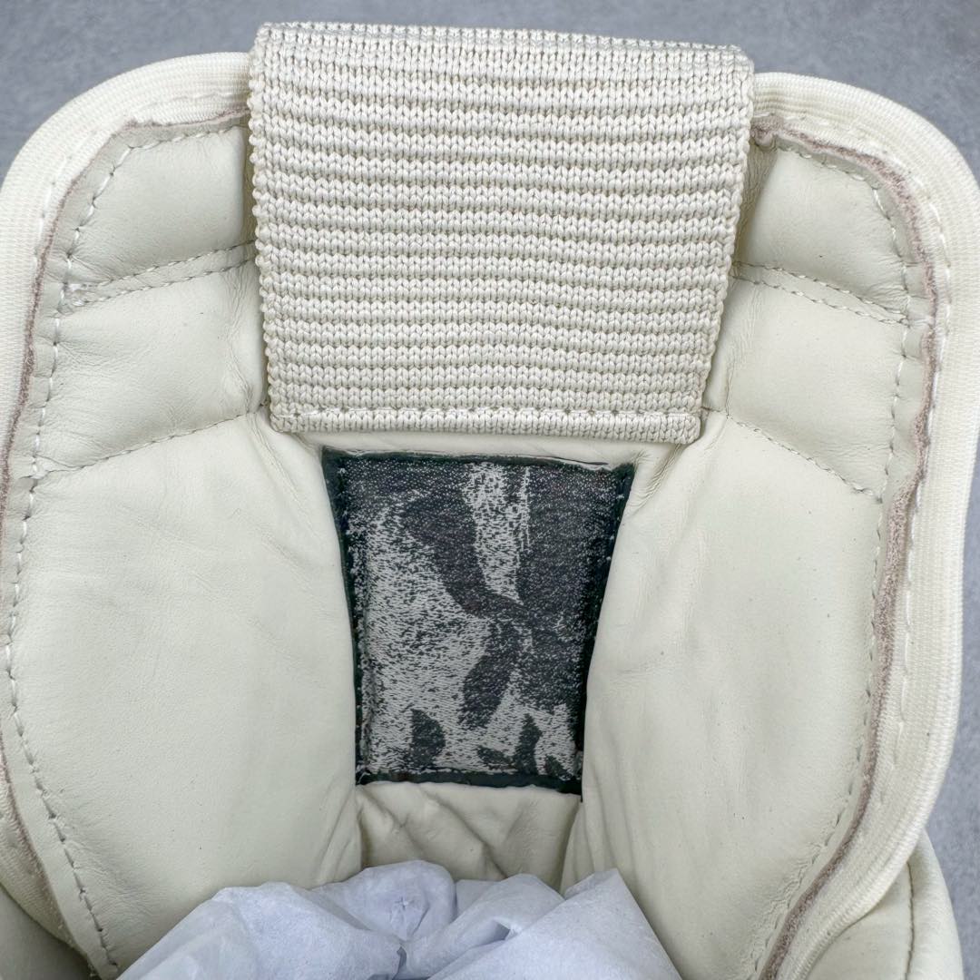 图片[12]-＃DG纯原 Rick Owens Edfu 瑞克·欧文斯高帮皮面时尚运动板鞋 奶白 二级市场已经7K以上 平台客户随意卖四位数 RO广东原厂出品 纯原天花板 原版一比一复刻 冲正绝不翻车 还原度达到百分之98以上 原楦开发纸版版型 ZP拆解原版1：1复模裁片纸版 力求做到0错位 这样才能达到和zp一致的鞋型味道 采用进口cnc数控机床开发对版独家tpu奶香大底 区别于市场所有版本 zp同源全头层粒面小牛皮 达到和zp一致手感 原厂进口细纹布 万邦订购原厂高弹粉红色海绵 内里搭配软质细腻羊皮 TPU高密度大底 软硬度透光度高已经测试和原版一致 尺码：36 37 38 39 40 41 42 43 44 45 46-选品中心