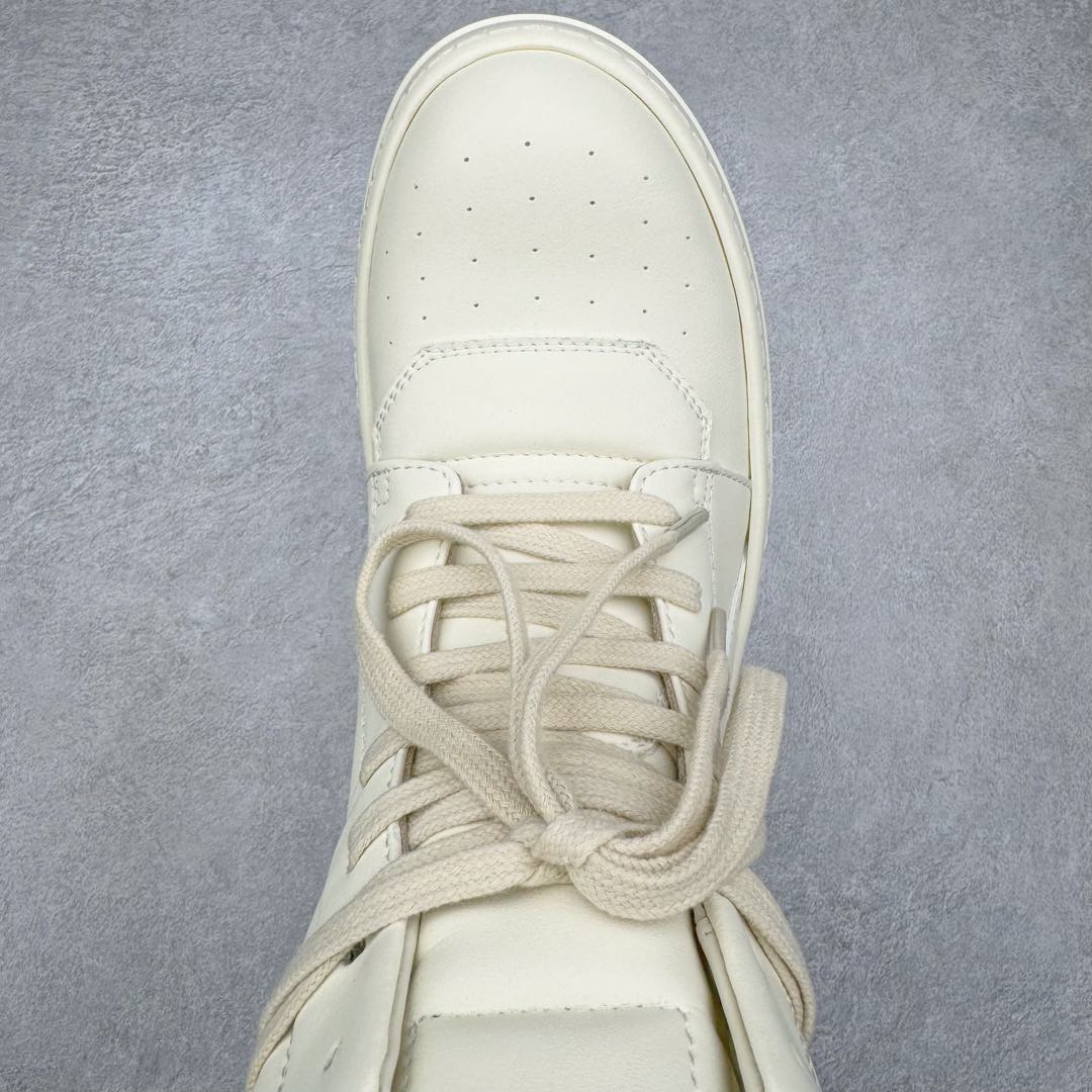 图片[4]-＃DG纯原 Rick Owens Edfu 瑞克·欧文斯高帮皮面时尚运动板鞋 奶白 二级市场已经7K以上 平台客户随意卖四位数 RO广东原厂出品 纯原天花板 原版一比一复刻 冲正绝不翻车 还原度达到百分之98以上 原楦开发纸版版型 ZP拆解原版1：1复模裁片纸版 力求做到0错位 这样才能达到和zp一致的鞋型味道 采用进口cnc数控机床开发对版独家tpu奶香大底 区别于市场所有版本 zp同源全头层粒面小牛皮 达到和zp一致手感 原厂进口细纹布 万邦订购原厂高弹粉红色海绵 内里搭配软质细腻羊皮 TPU高密度大底 软硬度透光度高已经测试和原版一致 尺码：36 37 38 39 40 41 42 43 44 45 46-选品中心