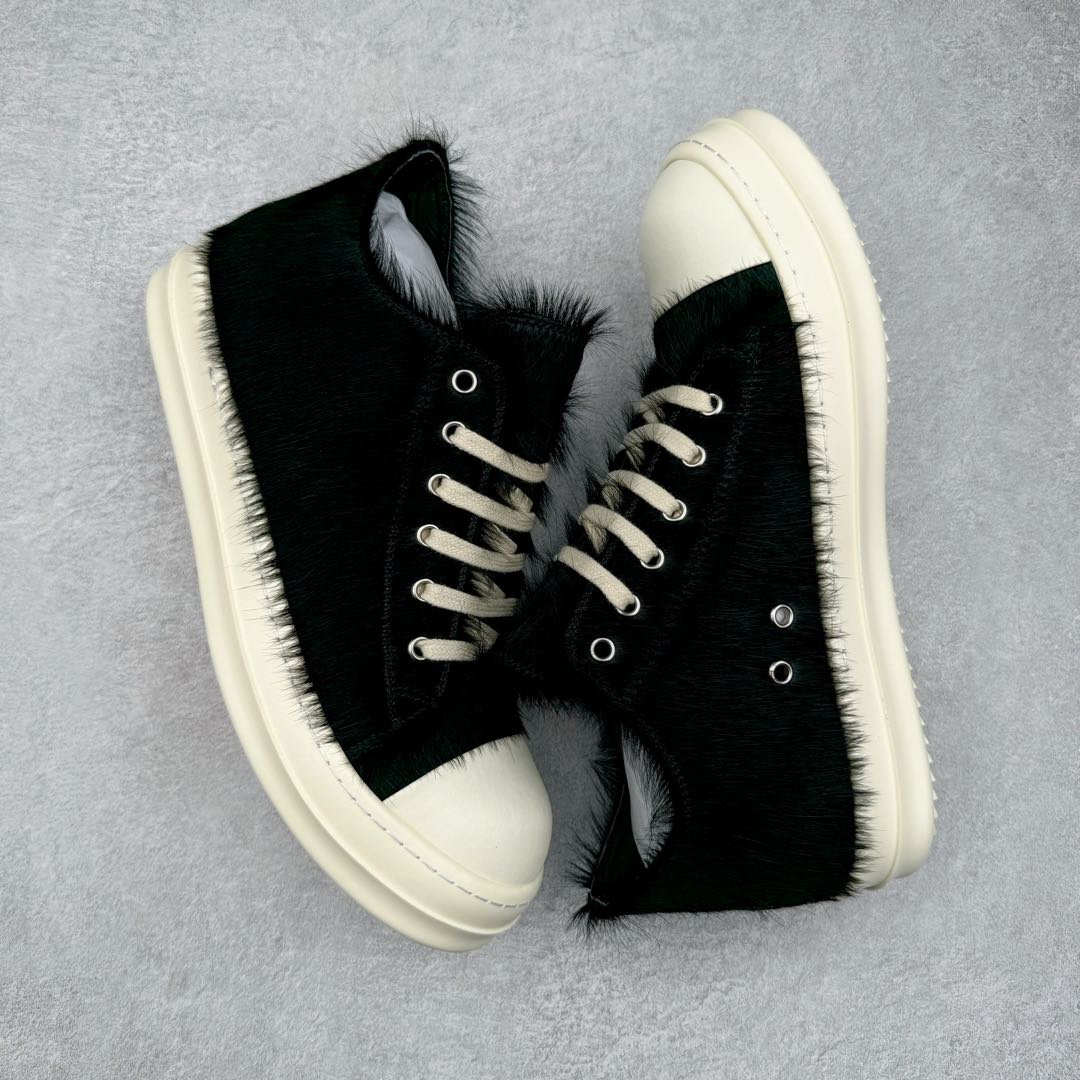 图片[3]-＃DG纯原 Rick Owens Drkshdw 瑞克·欧文斯低帮时尚运动板鞋 马毛黑白 二级市场已经7K以上 平台客户随意卖四位数 RO广东原厂出品 纯原天花板 原版一比一复刻 冲正绝不翻车 还原度达到百分之98以上 原楦开发纸版版型 ZP拆解原版1：1复模裁片纸版 力求做到0错位 这样才能达到和zp一致的鞋型味道 采用进口cnc数控机床开发对版独家tpu奶香大底 区别于市场所有版本 zp同源全头层粒面小牛皮 达到和zp一致手感 原厂进口细纹布 万邦订购原厂高弹粉红色海绵 内里搭配软质细腻羊皮 TPU高密度大底 软硬度透光度高已经测试和原版一致 尺码：36 37 38 39 40 41 42 43 44 45 46-选品中心