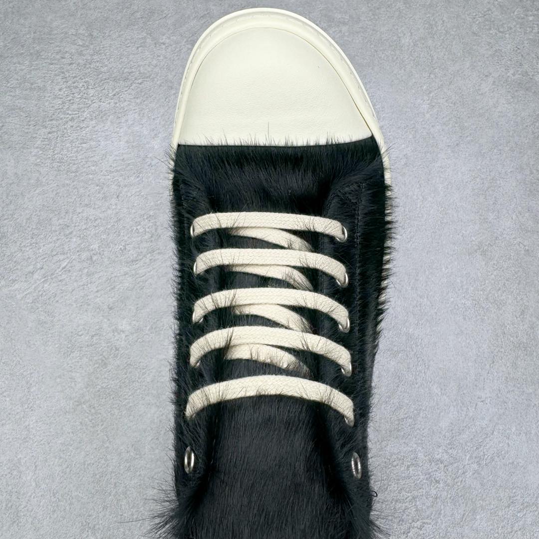 图片[4]-＃DG纯原 Rick Owens Drkshdw 瑞克·欧文斯低帮时尚运动板鞋 马毛黑白 二级市场已经7K以上 平台客户随意卖四位数 RO广东原厂出品 纯原天花板 原版一比一复刻 冲正绝不翻车 还原度达到百分之98以上 原楦开发纸版版型 ZP拆解原版1：1复模裁片纸版 力求做到0错位 这样才能达到和zp一致的鞋型味道 采用进口cnc数控机床开发对版独家tpu奶香大底 区别于市场所有版本 zp同源全头层粒面小牛皮 达到和zp一致手感 原厂进口细纹布 万邦订购原厂高弹粉红色海绵 内里搭配软质细腻羊皮 TPU高密度大底 软硬度透光度高已经测试和原版一致 尺码：36 37 38 39 40 41 42 43 44 45 46-选品中心