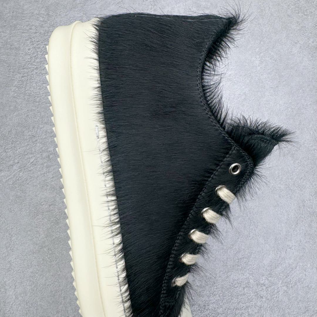 图片[6]-＃DG纯原 Rick Owens Drkshdw 瑞克·欧文斯低帮时尚运动板鞋 马毛黑白 二级市场已经7K以上 平台客户随意卖四位数 RO广东原厂出品 纯原天花板 原版一比一复刻 冲正绝不翻车 还原度达到百分之98以上 原楦开发纸版版型 ZP拆解原版1：1复模裁片纸版 力求做到0错位 这样才能达到和zp一致的鞋型味道 采用进口cnc数控机床开发对版独家tpu奶香大底 区别于市场所有版本 zp同源全头层粒面小牛皮 达到和zp一致手感 原厂进口细纹布 万邦订购原厂高弹粉红色海绵 内里搭配软质细腻羊皮 TPU高密度大底 软硬度透光度高已经测试和原版一致 尺码：36 37 38 39 40 41 42 43 44 45 46-选品中心