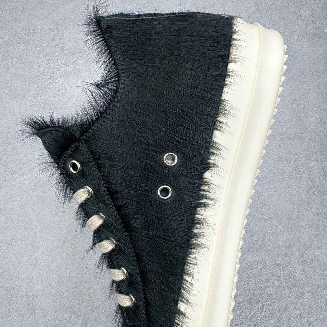 图片[7]-＃DG纯原 Rick Owens Drkshdw 瑞克·欧文斯低帮时尚运动板鞋 马毛黑白 二级市场已经7K以上 平台客户随意卖四位数 RO广东原厂出品 纯原天花板 原版一比一复刻 冲正绝不翻车 还原度达到百分之98以上 原楦开发纸版版型 ZP拆解原版1：1复模裁片纸版 力求做到0错位 这样才能达到和zp一致的鞋型味道 采用进口cnc数控机床开发对版独家tpu奶香大底 区别于市场所有版本 zp同源全头层粒面小牛皮 达到和zp一致手感 原厂进口细纹布 万邦订购原厂高弹粉红色海绵 内里搭配软质细腻羊皮 TPU高密度大底 软硬度透光度高已经测试和原版一致 尺码：36 37 38 39 40 41 42 43 44 45 46-选品中心