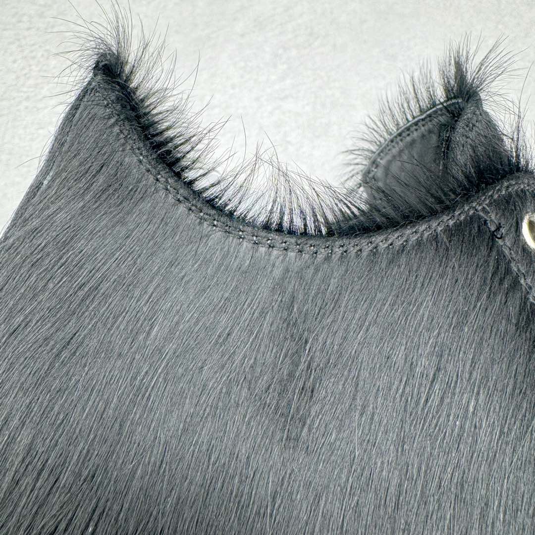 图片[18]-＃DG纯原 Rick Owens Drkshdw 瑞克·欧文斯低帮时尚运动板鞋 马毛黑白 二级市场已经7K以上 平台客户随意卖四位数 RO广东原厂出品 纯原天花板 原版一比一复刻 冲正绝不翻车 还原度达到百分之98以上 原楦开发纸版版型 ZP拆解原版1：1复模裁片纸版 力求做到0错位 这样才能达到和zp一致的鞋型味道 采用进口cnc数控机床开发对版独家tpu奶香大底 区别于市场所有版本 zp同源全头层粒面小牛皮 达到和zp一致手感 原厂进口细纹布 万邦订购原厂高弹粉红色海绵 内里搭配软质细腻羊皮 TPU高密度大底 软硬度透光度高已经测试和原版一致 尺码：36 37 38 39 40 41 42 43 44 45 46-选品中心