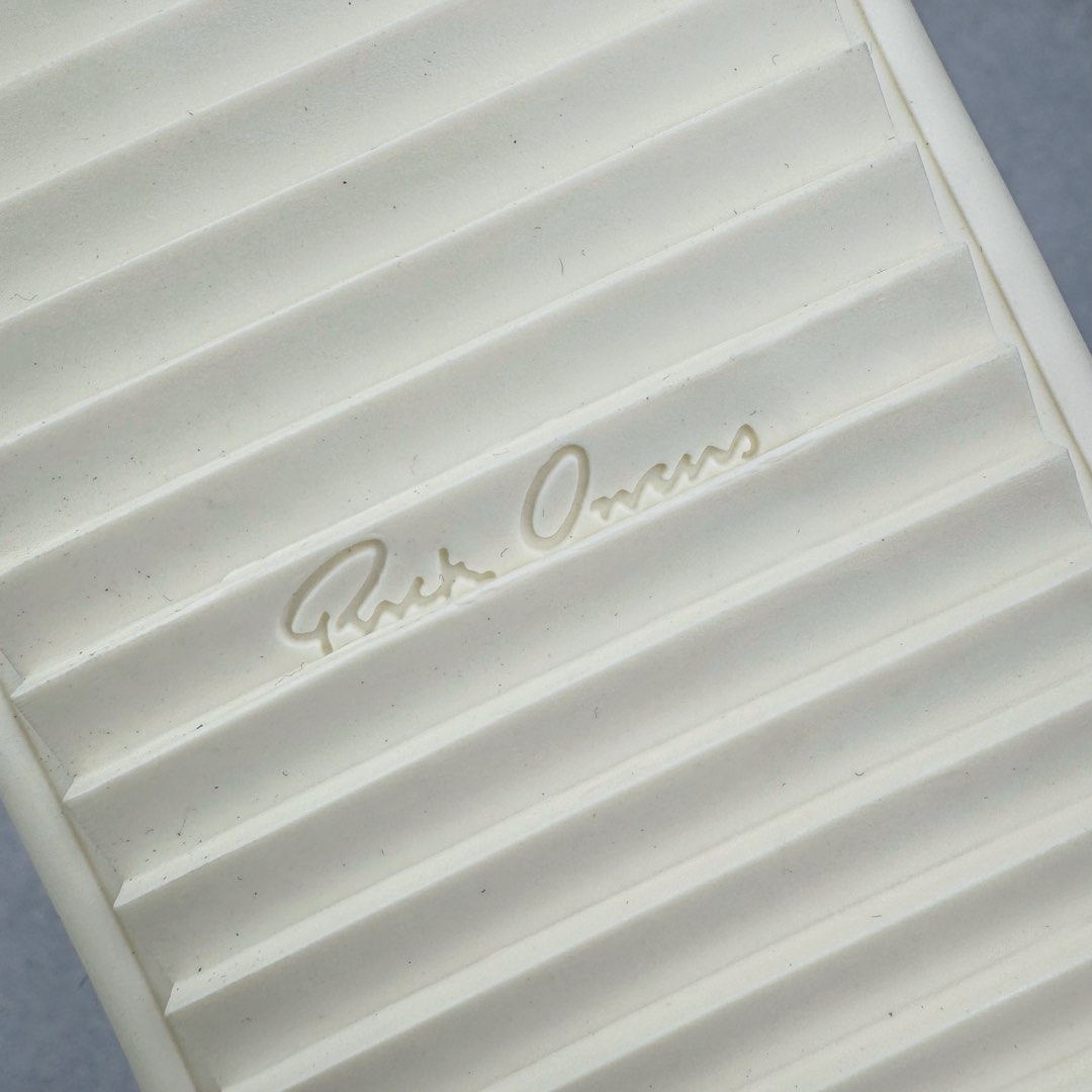 图片[20]-＃DG纯原 Rick Owens Drkshdw 瑞克·欧文斯低帮时尚运动板鞋 马毛黑白 二级市场已经7K以上 平台客户随意卖四位数 RO广东原厂出品 纯原天花板 原版一比一复刻 冲正绝不翻车 还原度达到百分之98以上 原楦开发纸版版型 ZP拆解原版1：1复模裁片纸版 力求做到0错位 这样才能达到和zp一致的鞋型味道 采用进口cnc数控机床开发对版独家tpu奶香大底 区别于市场所有版本 zp同源全头层粒面小牛皮 达到和zp一致手感 原厂进口细纹布 万邦订购原厂高弹粉红色海绵 内里搭配软质细腻羊皮 TPU高密度大底 软硬度透光度高已经测试和原版一致 尺码：36 37 38 39 40 41 42 43 44 45 46-选品中心