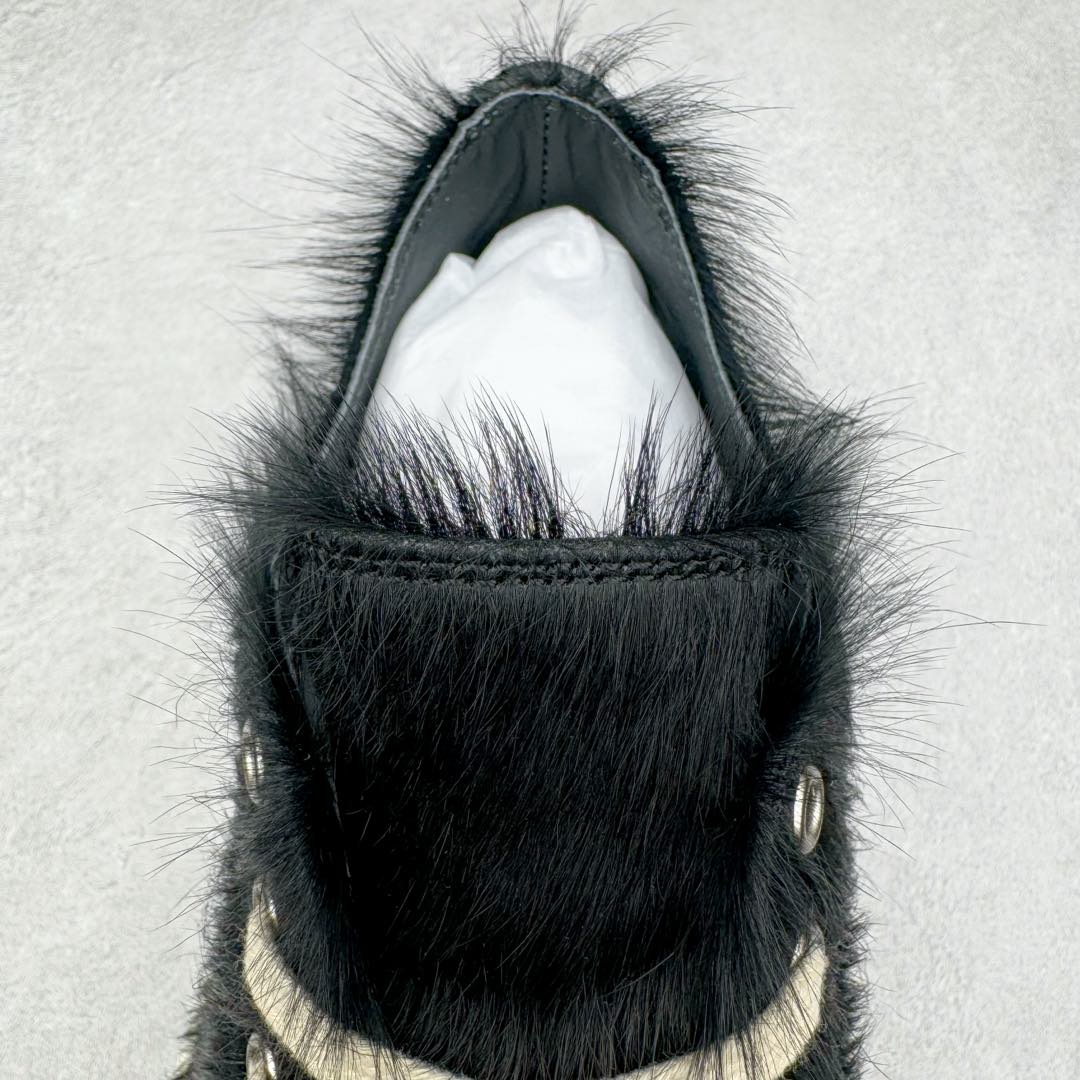 图片[14]-＃DG纯原 Rick Owens Drkshdw 瑞克·欧文斯低帮时尚运动板鞋 马毛黑白 二级市场已经7K以上 平台客户随意卖四位数 RO广东原厂出品 纯原天花板 原版一比一复刻 冲正绝不翻车 还原度达到百分之98以上 原楦开发纸版版型 ZP拆解原版1：1复模裁片纸版 力求做到0错位 这样才能达到和zp一致的鞋型味道 采用进口cnc数控机床开发对版独家tpu奶香大底 区别于市场所有版本 zp同源全头层粒面小牛皮 达到和zp一致手感 原厂进口细纹布 万邦订购原厂高弹粉红色海绵 内里搭配软质细腻羊皮 TPU高密度大底 软硬度透光度高已经测试和原版一致 尺码：36 37 38 39 40 41 42 43 44 45 46-选品中心