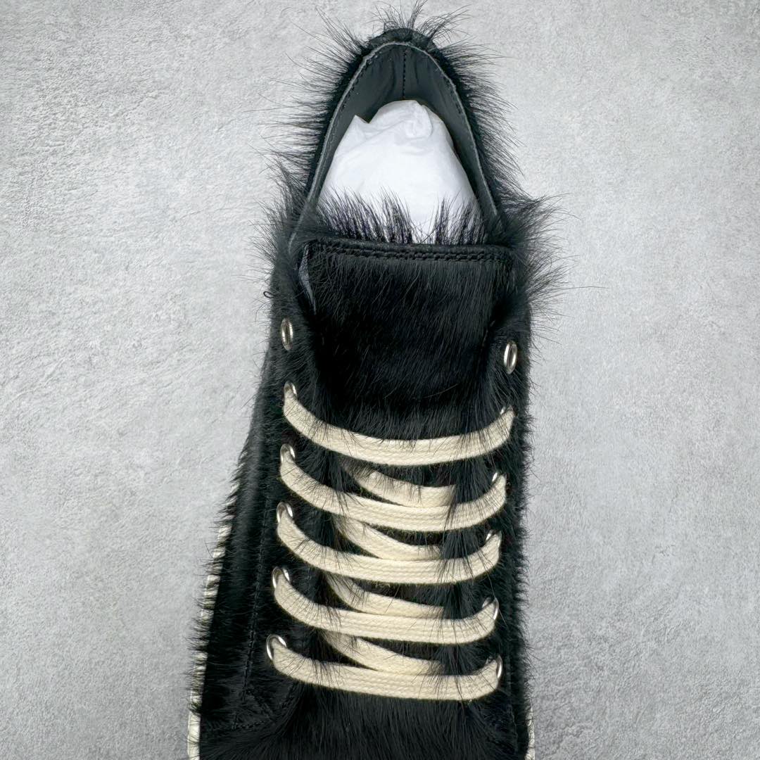 图片[5]-＃DG纯原 Rick Owens Drkshdw 瑞克·欧文斯低帮时尚运动板鞋 马毛黑白 二级市场已经7K以上 平台客户随意卖四位数 RO广东原厂出品 纯原天花板 原版一比一复刻 冲正绝不翻车 还原度达到百分之98以上 原楦开发纸版版型 ZP拆解原版1：1复模裁片纸版 力求做到0错位 这样才能达到和zp一致的鞋型味道 采用进口cnc数控机床开发对版独家tpu奶香大底 区别于市场所有版本 zp同源全头层粒面小牛皮 达到和zp一致手感 原厂进口细纹布 万邦订购原厂高弹粉红色海绵 内里搭配软质细腻羊皮 TPU高密度大底 软硬度透光度高已经测试和原版一致 尺码：36 37 38 39 40 41 42 43 44 45 46-选品中心