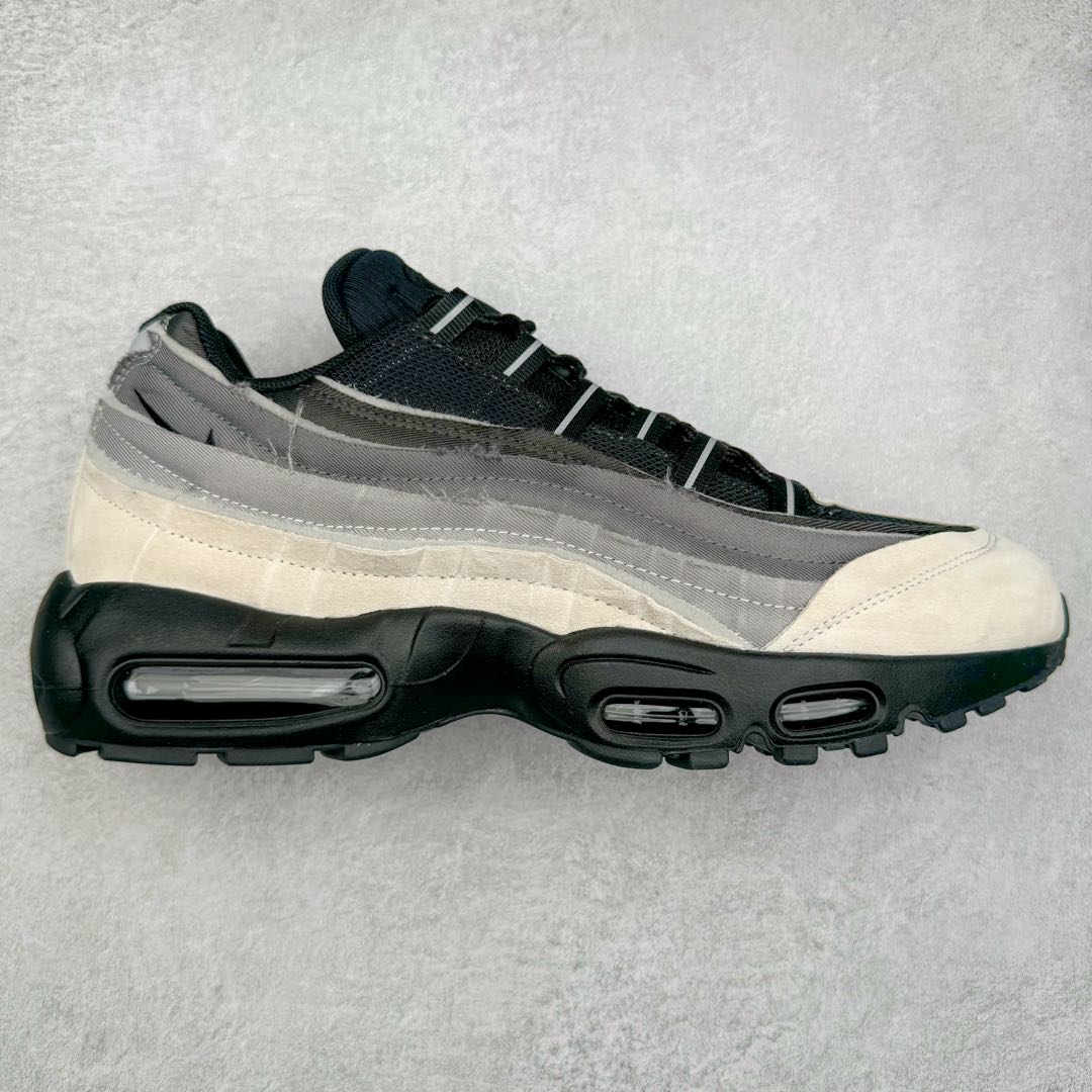 ＃GX纯原 CDG x NK Air Max 95 联名复古减震防滑低帮气垫跑步鞋 黑白灰 CU8406-101 鞋款设计灵感源于人体构造 中底设计基于人体的脊柱构造 是整体设计的核心 尼龙孔眼代表了肋骨 而分层式面板和网眼象征着肌肉纤维和肉体组织 Air Max 95采用了两个独立的吹塑成型的Air-Sole单元 并首次在前掌使用可视化气垫设计 Swoosh logo夜当作一个 点符号放在了鞋子的后帮位置 20年的发展让 AIR MAX 95有了不同的故事 20年后再度面向世人的时候 焕然一新的面貌 让人有了另外一种清新脱俗的感觉 尺码：40 40.5 41 42 42.5 43 44 44.5 45 45.5 46 47.5 48.5-选品中心