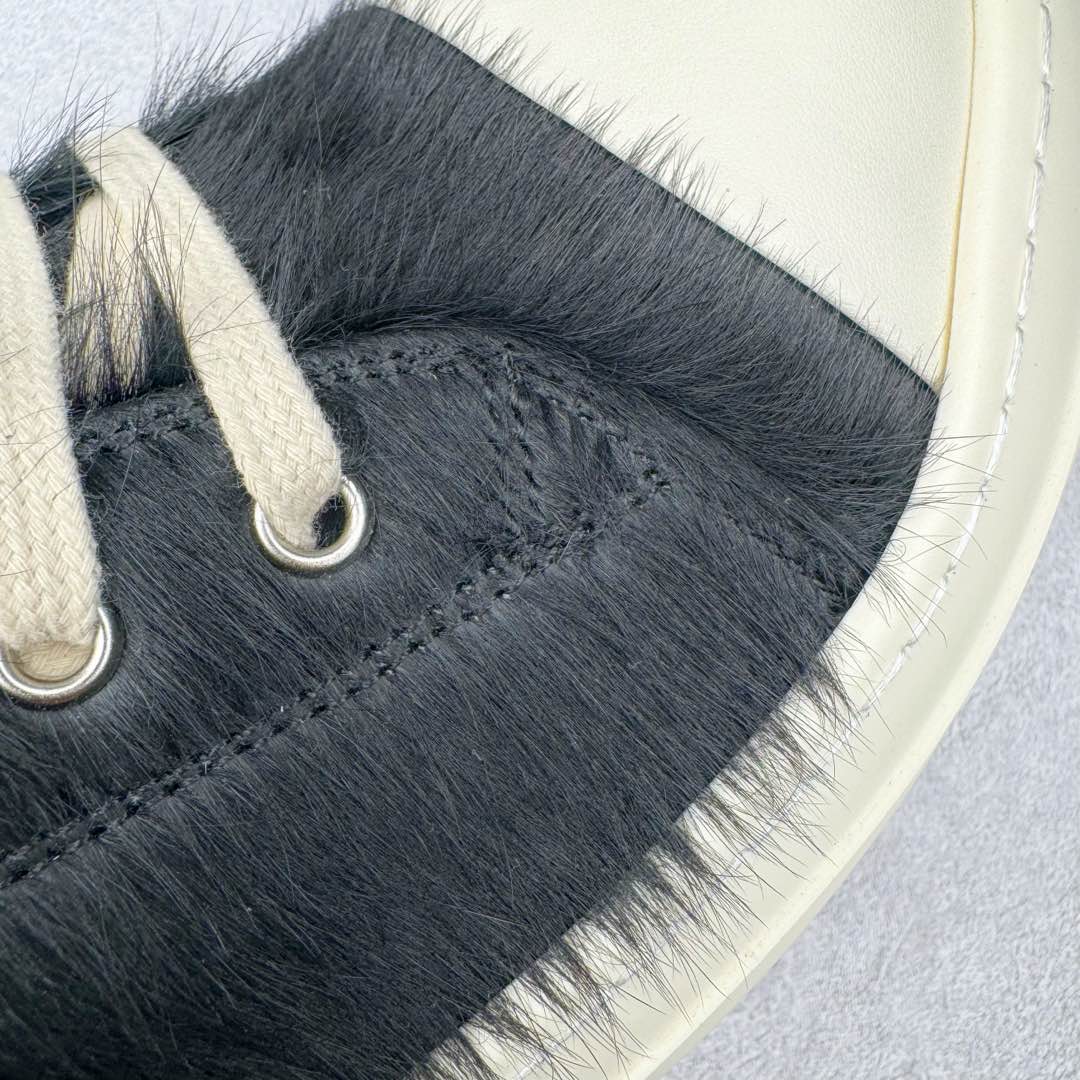 图片[16]-＃DG纯原 Rick Owens Drkshdw 瑞克·欧文斯低帮时尚运动板鞋 马毛黑白 二级市场已经7K以上 平台客户随意卖四位数 RO广东原厂出品 纯原天花板 原版一比一复刻 冲正绝不翻车 还原度达到百分之98以上 原楦开发纸版版型 ZP拆解原版1：1复模裁片纸版 力求做到0错位 这样才能达到和zp一致的鞋型味道 采用进口cnc数控机床开发对版独家tpu奶香大底 区别于市场所有版本 zp同源全头层粒面小牛皮 达到和zp一致手感 原厂进口细纹布 万邦订购原厂高弹粉红色海绵 内里搭配软质细腻羊皮 TPU高密度大底 软硬度透光度高已经测试和原版一致 尺码：36 37 38 39 40 41 42 43 44 45 46-选品中心