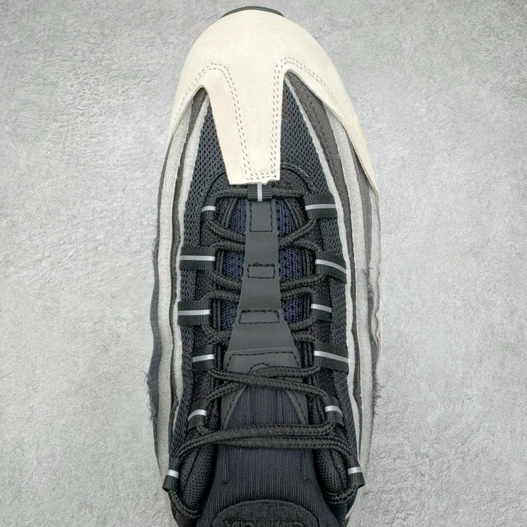 图片[4]-＃GX纯原 CDG x NK Air Max 95 联名复古减震防滑低帮气垫跑步鞋 黑白灰 CU8406-101 鞋款设计灵感源于人体构造 中底设计基于人体的脊柱构造 是整体设计的核心 尼龙孔眼代表了肋骨 而分层式面板和网眼象征着肌肉纤维和肉体组织 Air Max 95采用了两个独立的吹塑成型的Air-Sole单元 并首次在前掌使用可视化气垫设计 Swoosh logo夜当作一个 点符号放在了鞋子的后帮位置 20年的发展让 AIR MAX 95有了不同的故事 20年后再度面向世人的时候 焕然一新的面貌 让人有了另外一种清新脱俗的感觉 尺码：40 40.5 41 42 42.5 43 44 44.5 45 45.5 46 47.5 48.5-选品中心