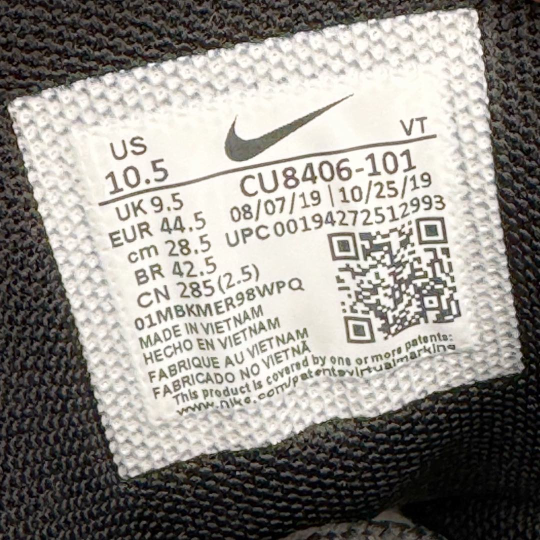 图片[12]-＃GX纯原 CDG x NK Air Max 95 联名复古减震防滑低帮气垫跑步鞋 黑白灰 CU8406-101 鞋款设计灵感源于人体构造 中底设计基于人体的脊柱构造 是整体设计的核心 尼龙孔眼代表了肋骨 而分层式面板和网眼象征着肌肉纤维和肉体组织 Air Max 95采用了两个独立的吹塑成型的Air-Sole单元 并首次在前掌使用可视化气垫设计 Swoosh logo夜当作一个 点符号放在了鞋子的后帮位置 20年的发展让 AIR MAX 95有了不同的故事 20年后再度面向世人的时候 焕然一新的面貌 让人有了另外一种清新脱俗的感觉 尺码：40 40.5 41 42 42.5 43 44 44.5 45 45.5 46 47.5 48.5-选品中心