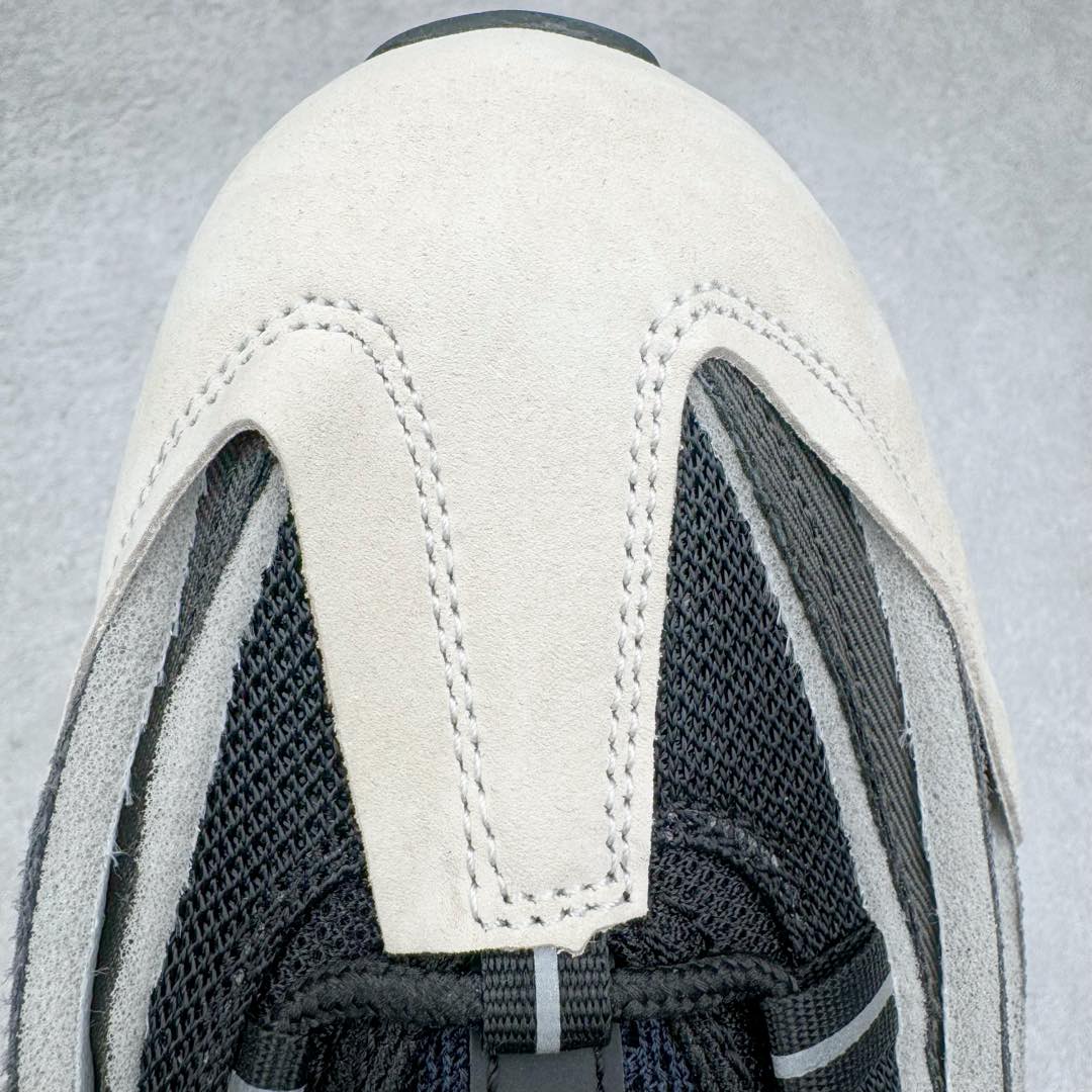 图片[15]-＃GX纯原 CDG x NK Air Max 95 联名复古减震防滑低帮气垫跑步鞋 黑白灰 CU8406-101 鞋款设计灵感源于人体构造 中底设计基于人体的脊柱构造 是整体设计的核心 尼龙孔眼代表了肋骨 而分层式面板和网眼象征着肌肉纤维和肉体组织 Air Max 95采用了两个独立的吹塑成型的Air-Sole单元 并首次在前掌使用可视化气垫设计 Swoosh logo夜当作一个 点符号放在了鞋子的后帮位置 20年的发展让 AIR MAX 95有了不同的故事 20年后再度面向世人的时候 焕然一新的面貌 让人有了另外一种清新脱俗的感觉 尺码：40 40.5 41 42 42.5 43 44 44.5 45 45.5 46 47.5 48.5-选品中心