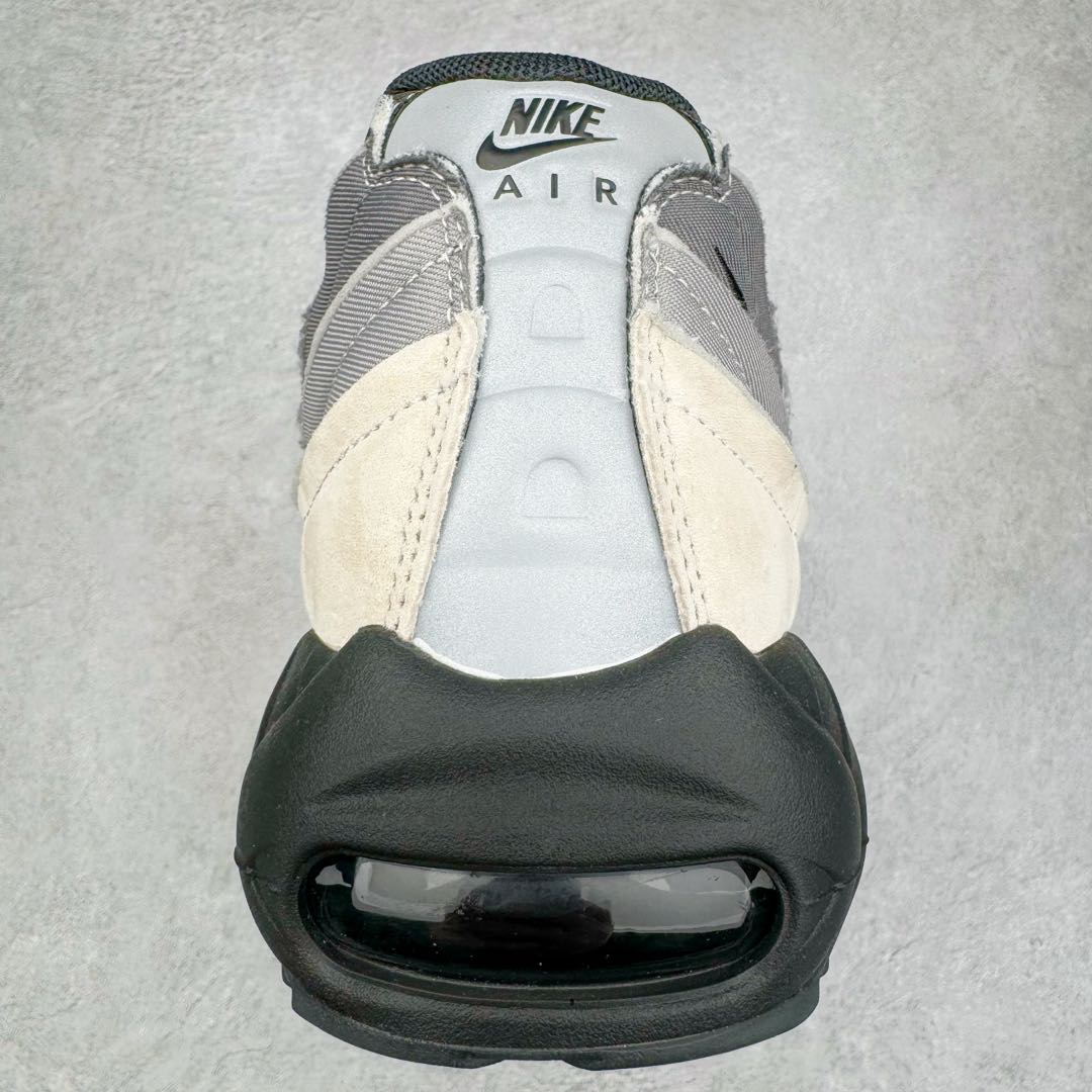 图片[8]-＃GX纯原 CDG x NK Air Max 95 联名复古减震防滑低帮气垫跑步鞋 黑白灰 CU8406-101 鞋款设计灵感源于人体构造 中底设计基于人体的脊柱构造 是整体设计的核心 尼龙孔眼代表了肋骨 而分层式面板和网眼象征着肌肉纤维和肉体组织 Air Max 95采用了两个独立的吹塑成型的Air-Sole单元 并首次在前掌使用可视化气垫设计 Swoosh logo夜当作一个 点符号放在了鞋子的后帮位置 20年的发展让 AIR MAX 95有了不同的故事 20年后再度面向世人的时候 焕然一新的面貌 让人有了另外一种清新脱俗的感觉 尺码：40 40.5 41 42 42.5 43 44 44.5 45 45.5 46 47.5 48.5-选品中心