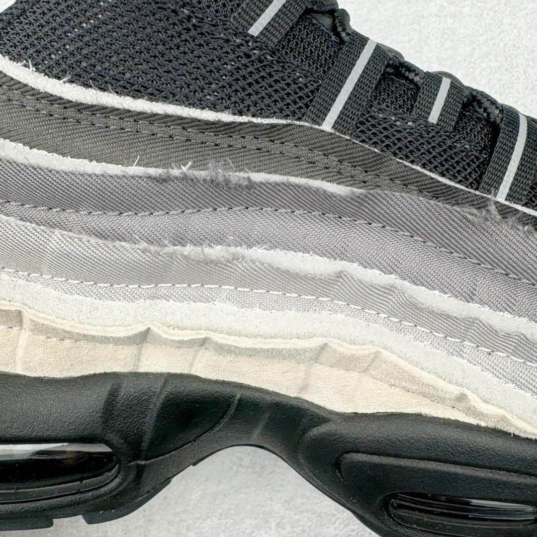 图片[16]-＃GX纯原 CDG x NK Air Max 95 联名复古减震防滑低帮气垫跑步鞋 黑白灰 CU8406-101 鞋款设计灵感源于人体构造 中底设计基于人体的脊柱构造 是整体设计的核心 尼龙孔眼代表了肋骨 而分层式面板和网眼象征着肌肉纤维和肉体组织 Air Max 95采用了两个独立的吹塑成型的Air-Sole单元 并首次在前掌使用可视化气垫设计 Swoosh logo夜当作一个 点符号放在了鞋子的后帮位置 20年的发展让 AIR MAX 95有了不同的故事 20年后再度面向世人的时候 焕然一新的面貌 让人有了另外一种清新脱俗的感觉 尺码：40 40.5 41 42 42.5 43 44 44.5 45 45.5 46 47.5 48.5-选品中心