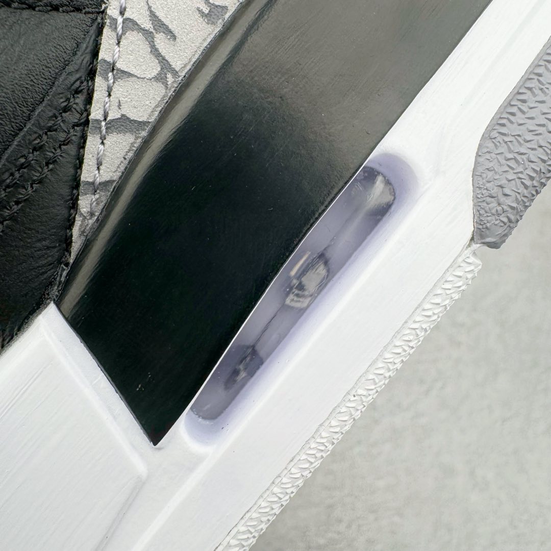 图片[10]-＃Lw纯原 Air Jordan AJ3 Retro 复刻黑水泥 DN3707-010 圈内最强三代系列 匠心打造 开发时长超过半年 目前可过各类鉴定或无法鉴定 裸鞋随便操作 全套原纸板楦头开发 原厂大底磨具加持立体防滑纹理 原装可视Air Sole气垫 原汁原味最完美的三代版型 唯一正确鞋头趴度弧度高度鞋身腰线 原厂TPU彩虹扎染后跟饰片 正确内里反口里网布 皮料菱角分明不变形无多余毛边 广东原厂zp同批次手工大底描漆拉丝 市场唯一原厂鞋扣模具 原厂织唛标 原厂飞人电绣工艺 尾指中部跳三针 独家绑鞋带手法 印刷中底布 四线拉帮 米色美纹纸贴合固定 进口港宝加持 后跟自然饱满 全鞋荧光划线卡点 追求极致完美 每一双都是工艺品 多重QC质检 超越公司货的品控标准 实实在在的免检产品 尺码：36 36.5 37.5 38 38.5 39 40 40.5 41 42 42.5 43 44 44.5 45 45.5 46 47.5 48.5-选品中心
