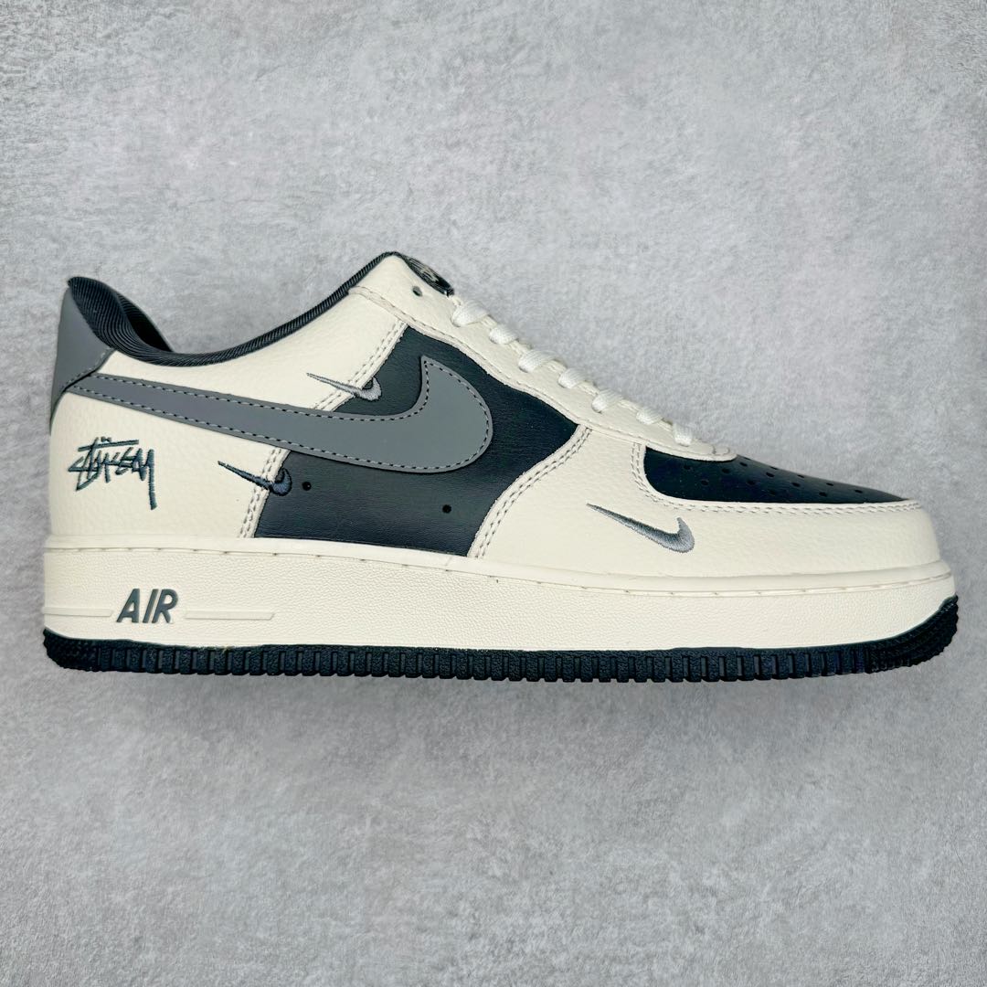 NK Air Force 1´07 Low 空军一号低帮百搭休闲运动板鞋 KK1988-037 柔软、弹性十足的缓震性能和出色的中底设计 横跨复古与现代的外型结合 造就出风靡全球 三十多年的Force 1 直到今天还深受青睐 尺码：36 36.5 37.5 38 38.5 39 40 40.5 41 42 42.5 43 44 44.5 45-选品中心