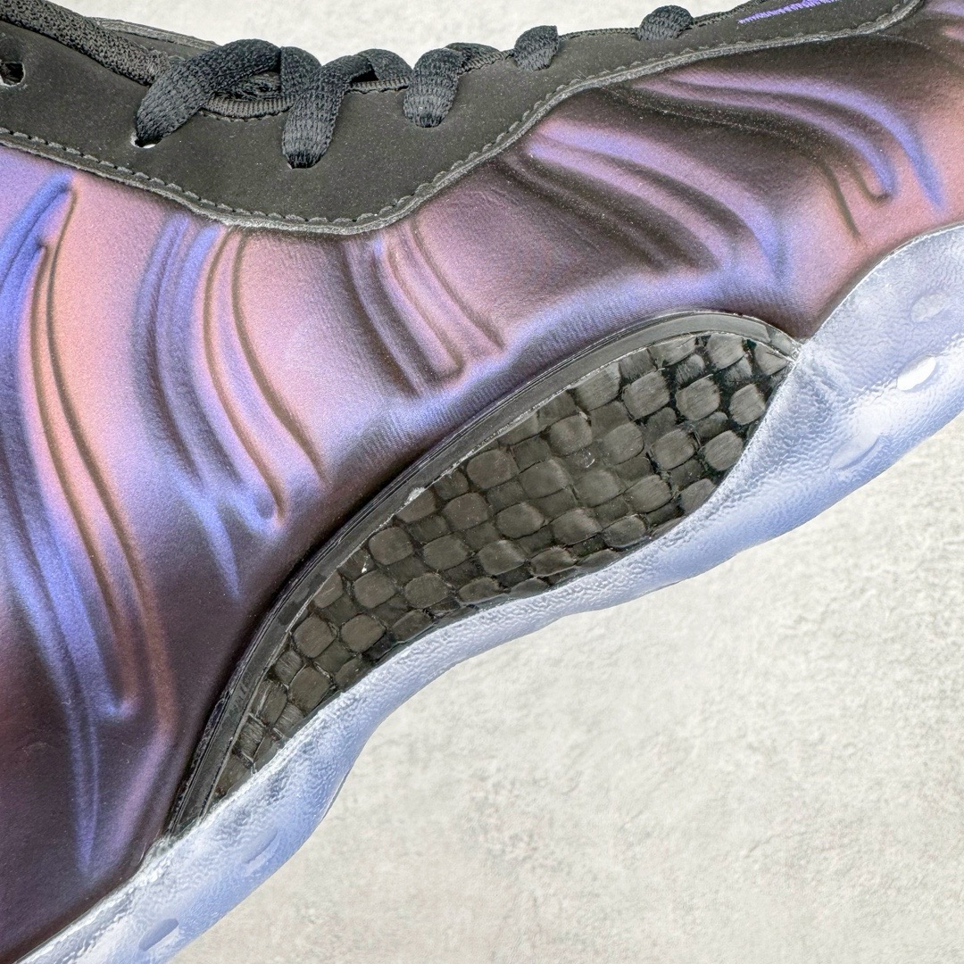 图片[11]-NK Air Foamposite Pro 新茄子喷2024 FN5212-001 莞产原底面 公司渠道同模具 鞋型发泡360度无死角 双层Zoom气垫植入 中底完美注胶 搭载原厂碳纤维材质 诞生于1997年的NK Air Foamposite系列可以说是整个球鞋历史上最为经典的系列之一 也就是我们常说的“喷”和“泡” 其中“喷”由Foamposite One代言人Penny的英文音译而来 而“泡”则来源于另一款鞋型 Foamposite Pro中\\\”pro\\\”的音译 在诞生初期 由于高昂的造价以及超前的外形 Foamposite系列的反对者不在少数 甚至有人认为这款鞋会毁掉整个球鞋行业 但事实证明这双灵感来自于甲虫 自带“黑科技”鞋面以及双层Zoom+大块碳板的太空球鞋不仅受到了大众的接受与追捧 并且成功的影响了篮球鞋的发展 尺码：38.5 39 40 40.5 41 42 42.5 43 44 44.5 45 46-选品中心