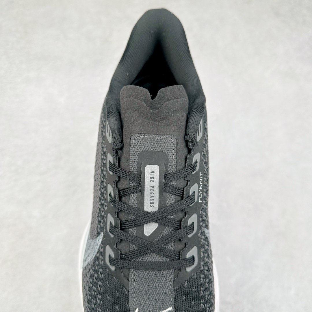 图片[5]-NK Zoom Pegasus Plus 超级飞马涡轮增压马拉松慢跑鞋 FQ7262-002 在设计上延续了原版鞋款的经典风格，向 Pegasus Turbo 致敬。鞋面采用 Flyknit 材质，巧妙地在不同区域实现紧密与松散的编织结合。标志性的尼龙中部条纹与原版 Turbo 设计呼应。原有的 Flywire 被内部毡织带替代。鞋领的衬垫和鞋跟支撑则为鞋面增添了完善的细节。与以往的 Turbo 型号采用双层泡沫不同，Pegasus Plus 使用了一体式 ZoomX 中底。鞋跟厚度为 35 毫米，前掌为 25 毫米，形成 10 毫米的落差，外底覆盖了大量橡胶，而 ZoomX 外露的部分也十分显眼。尺码：36 36.5 37.5 38 38.5 39 40 40.5 41 42 42.5 43 44 44.5 45-选品中心