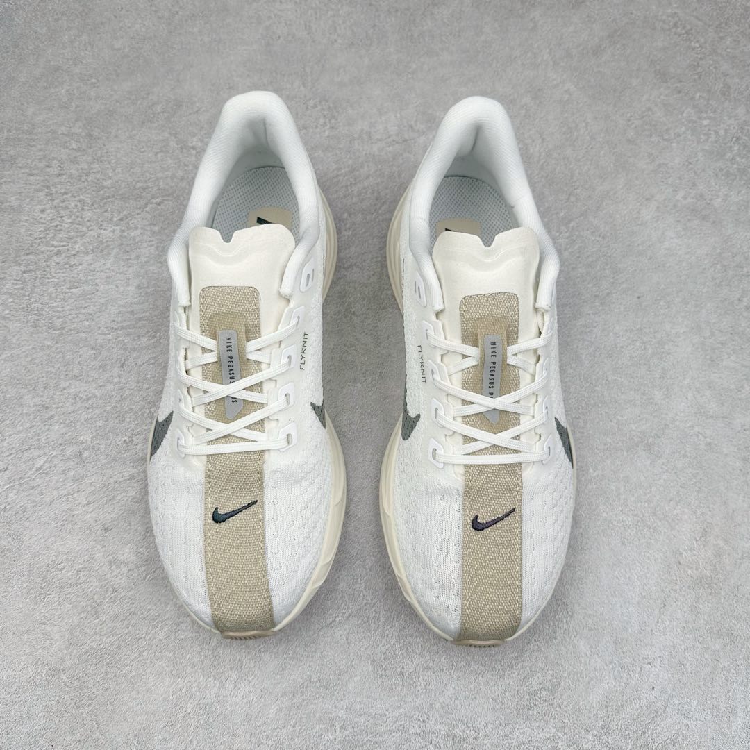 图片[2]-NK Zoom Pegasus Plus 超级飞马涡轮增压马拉松慢跑鞋 FQ7262-100 在设计上延续了原版鞋款的经典风格，向 Pegasus Turbo 致敬。鞋面采用 Flyknit 材质，巧妙地在不同区域实现紧密与松散的编织结合。标志性的尼龙中部条纹与原版 Turbo 设计呼应。原有的 Flywire 被内部毡织带替代。鞋领的衬垫和鞋跟支撑则为鞋面增添了完善的细节。与以往的 Turbo 型号采用双层泡沫不同，Pegasus Plus 使用了一体式 ZoomX 中底。鞋跟厚度为 35 毫米，前掌为 25 毫米，形成 10 毫米的落差，外底覆盖了大量橡胶，而 ZoomX 外露的部分也十分显眼。尺码：36 36.5 37.5 38 38.5 39 40 40.5 41 42 42.5 43 44 44.5 45-选品中心