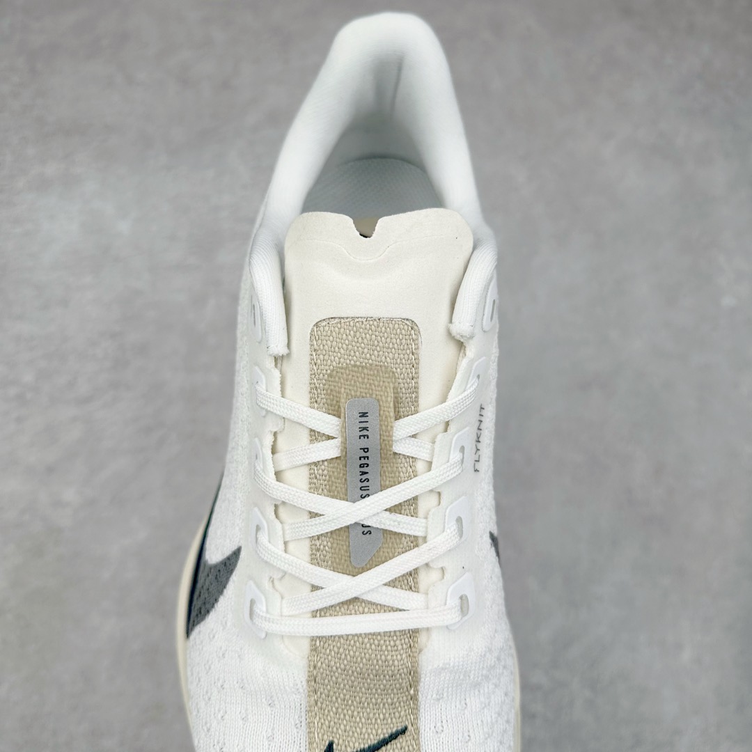 图片[5]-NK Zoom Pegasus Plus 超级飞马涡轮增压马拉松慢跑鞋 FQ7262-100 在设计上延续了原版鞋款的经典风格，向 Pegasus Turbo 致敬。鞋面采用 Flyknit 材质，巧妙地在不同区域实现紧密与松散的编织结合。标志性的尼龙中部条纹与原版 Turbo 设计呼应。原有的 Flywire 被内部毡织带替代。鞋领的衬垫和鞋跟支撑则为鞋面增添了完善的细节。与以往的 Turbo 型号采用双层泡沫不同，Pegasus Plus 使用了一体式 ZoomX 中底。鞋跟厚度为 35 毫米，前掌为 25 毫米，形成 10 毫米的落差，外底覆盖了大量橡胶，而 ZoomX 外露的部分也十分显眼。尺码：36 36.5 37.5 38 38.5 39 40 40.5 41 42 42.5 43 44 44.5 45-选品中心